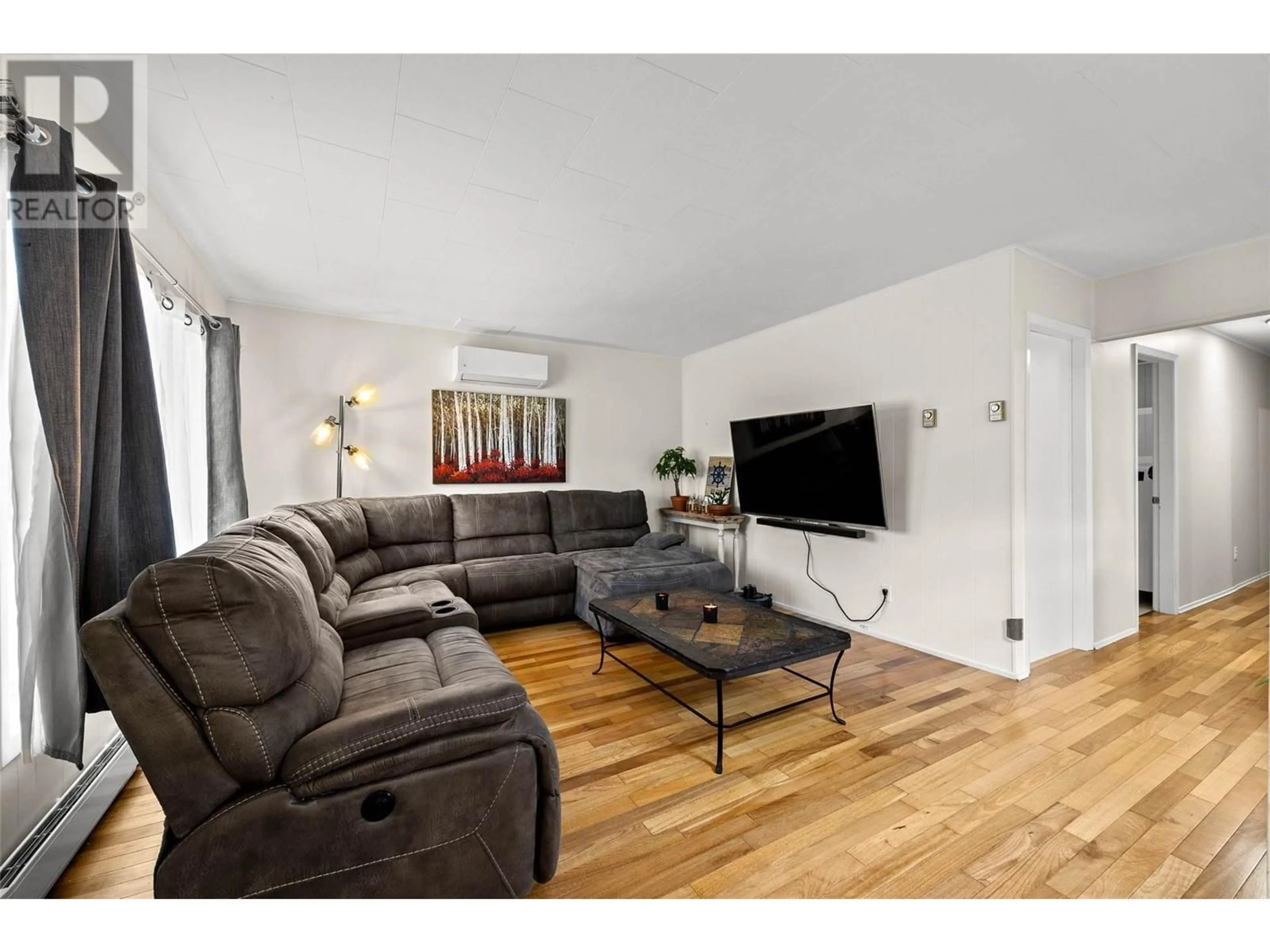 Living room, wood floors for 1037 HILLSIDE Avenue, Chase British Columbia V0E1M0