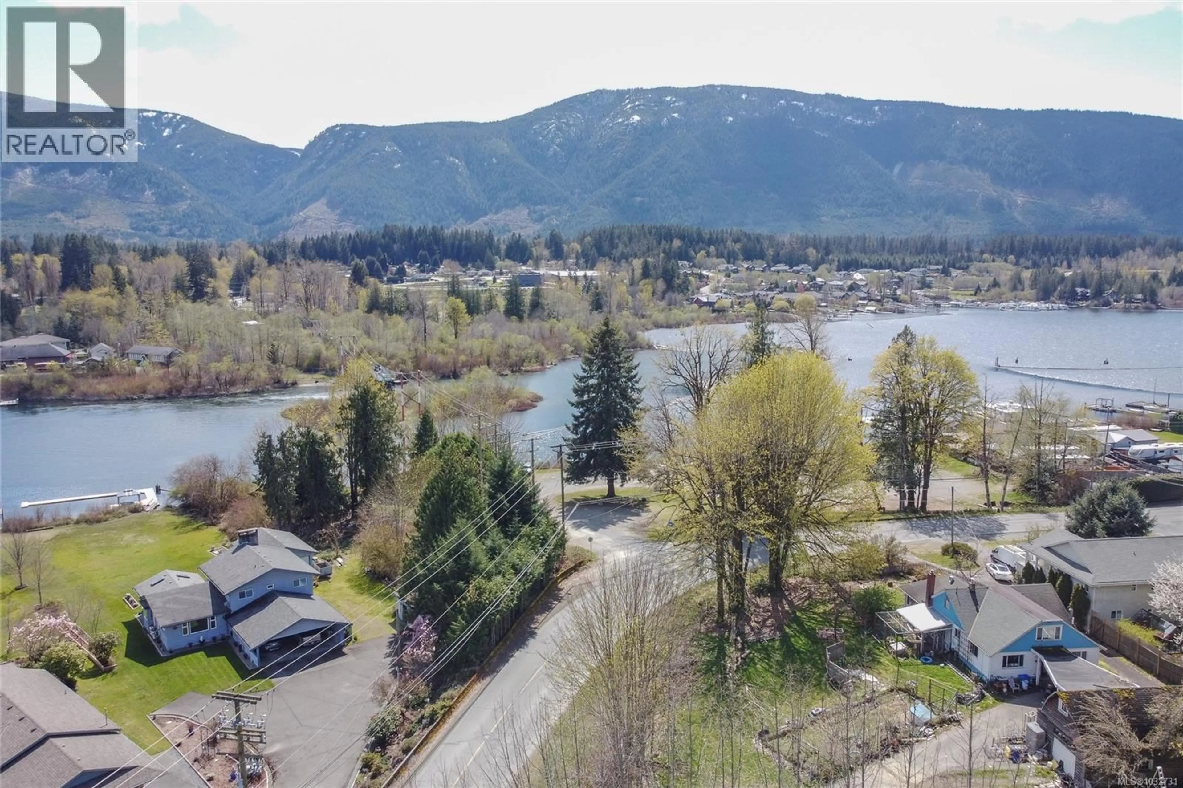 A pic from outside/outdoor area/front of a property/back of a property/a pic from drone, water/lake/river/ocean view for 139 NORTH SHORE ROAD, Lake Cowichan British Columbia V0R2G0