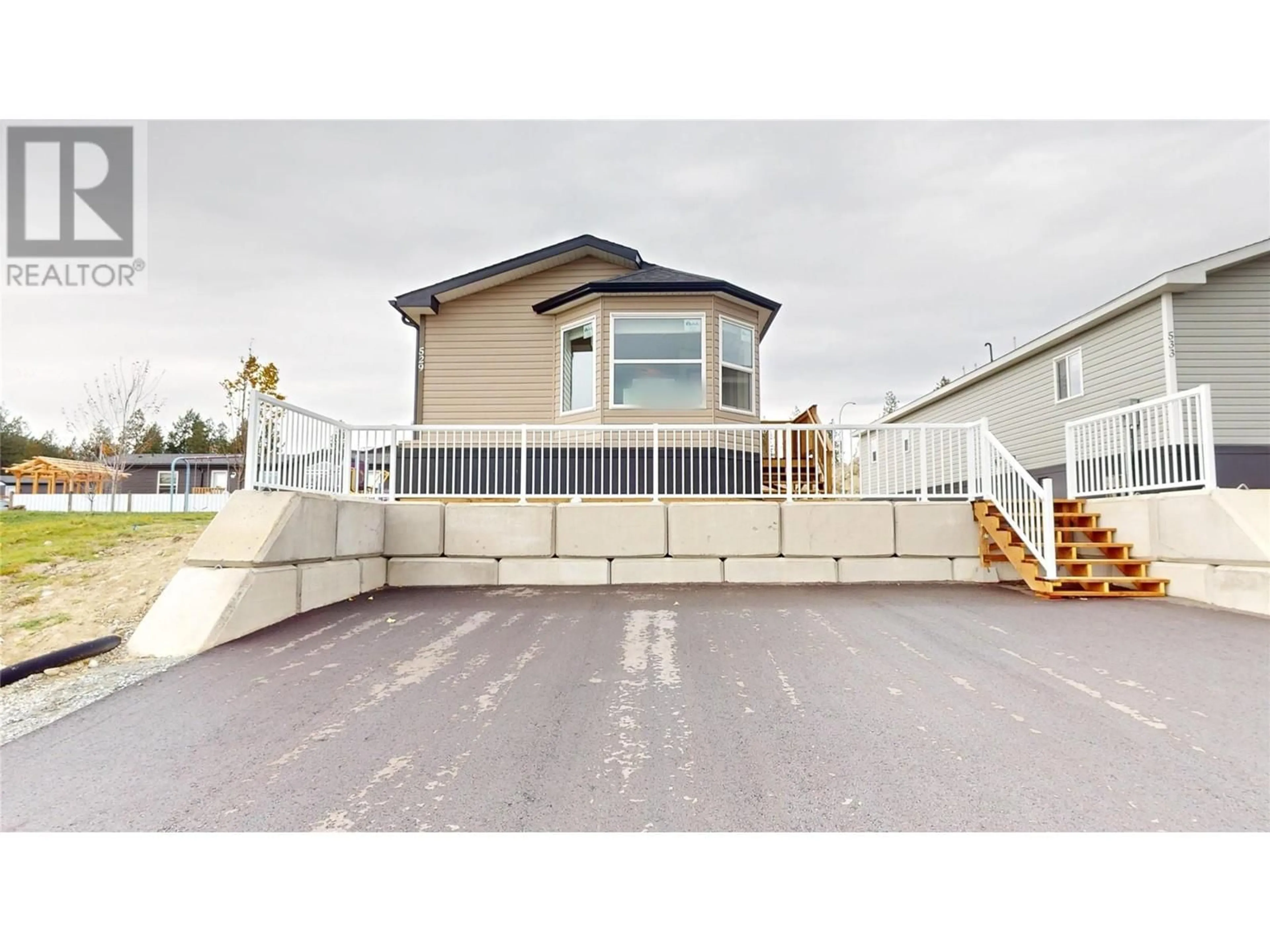 Home with vinyl exterior material, street for 529 STEEPLEVIEW AVENUE NORTHWEST, Cranbrook British Columbia V1C5L3
