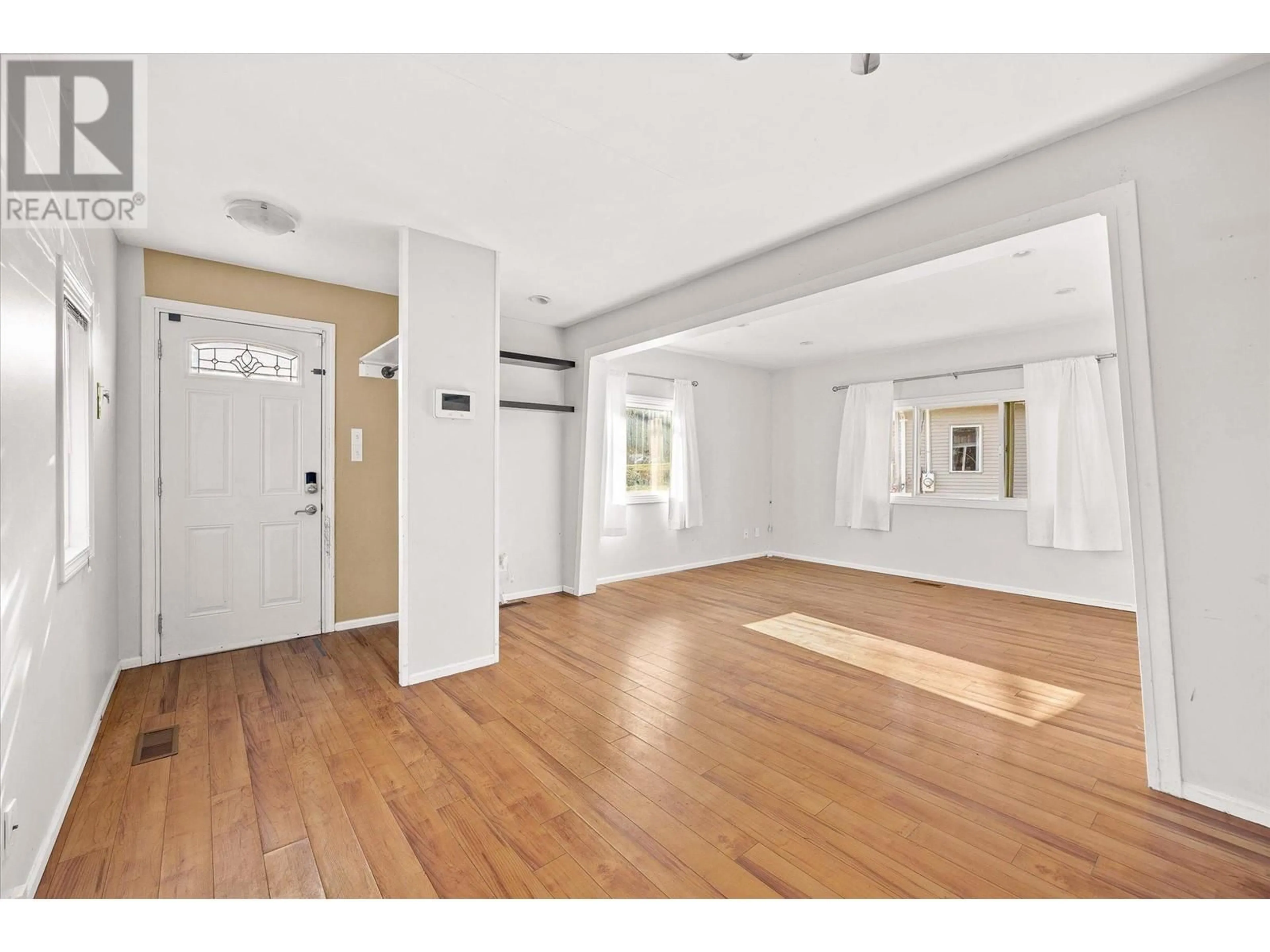 Indoor entryway for 1828 Boucherie Road, Westbank British Columbia V4T2C8