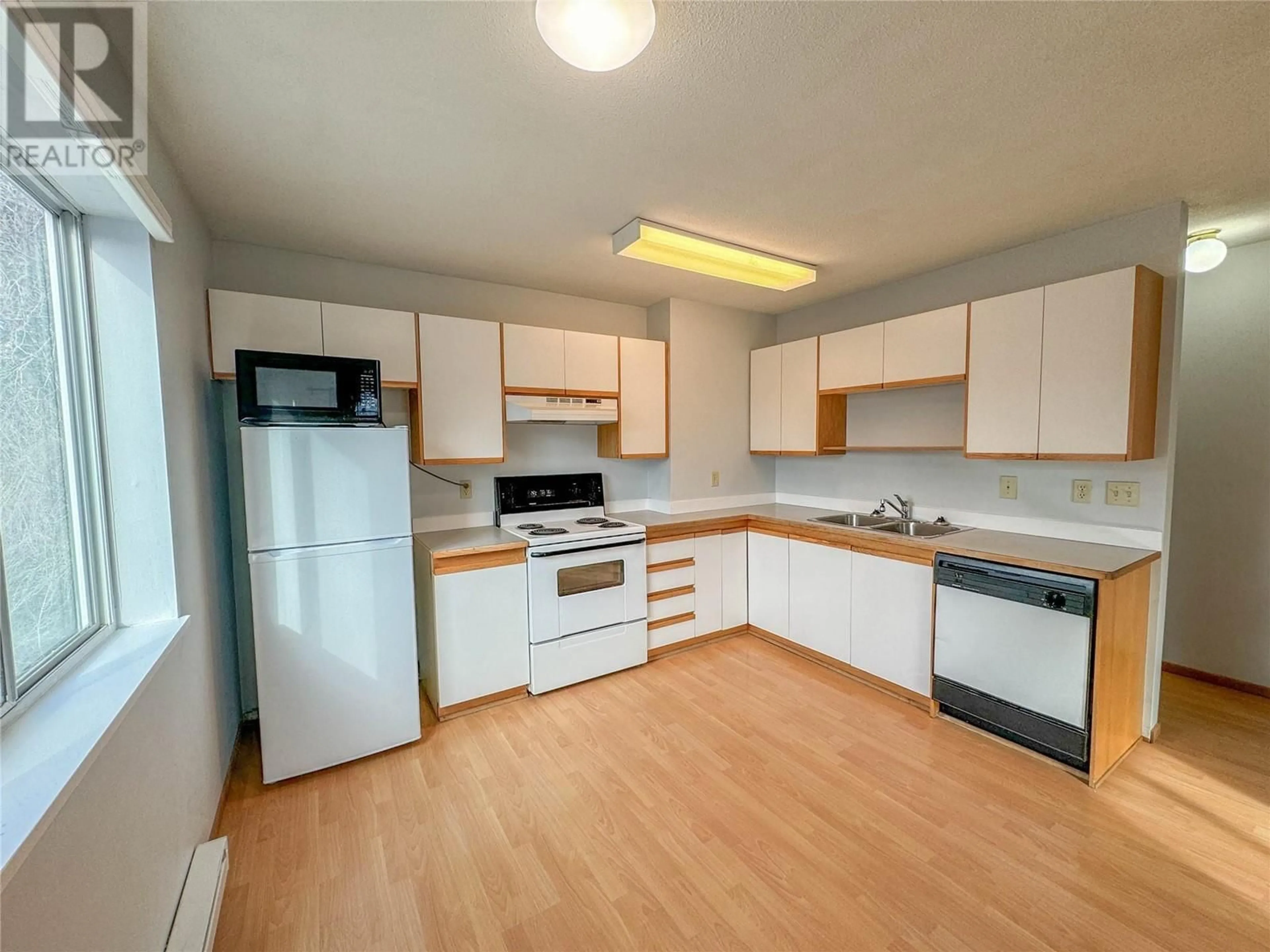 Standard kitchen, wood floors, cottage for 2295 Blair Street Unit# 212, Merritt British Columbia V1K1B8