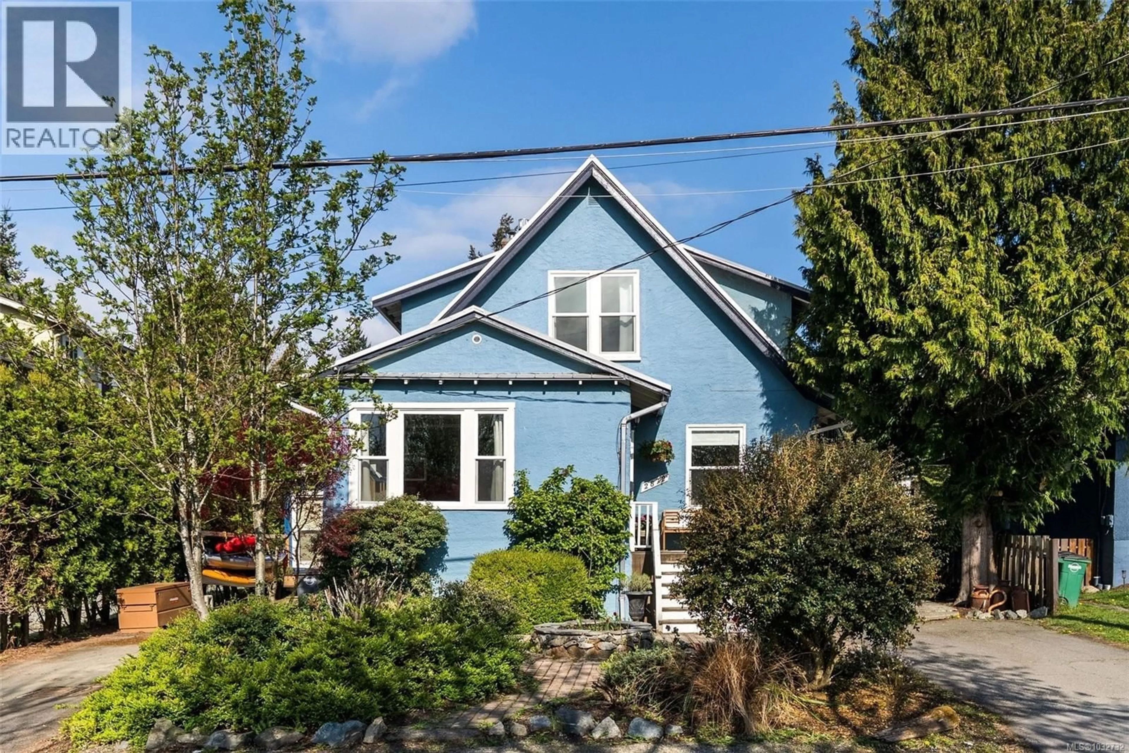 Home with vinyl exterior material, street for 2872 INEZ DRIVE, Saanich British Columbia V9A2J1