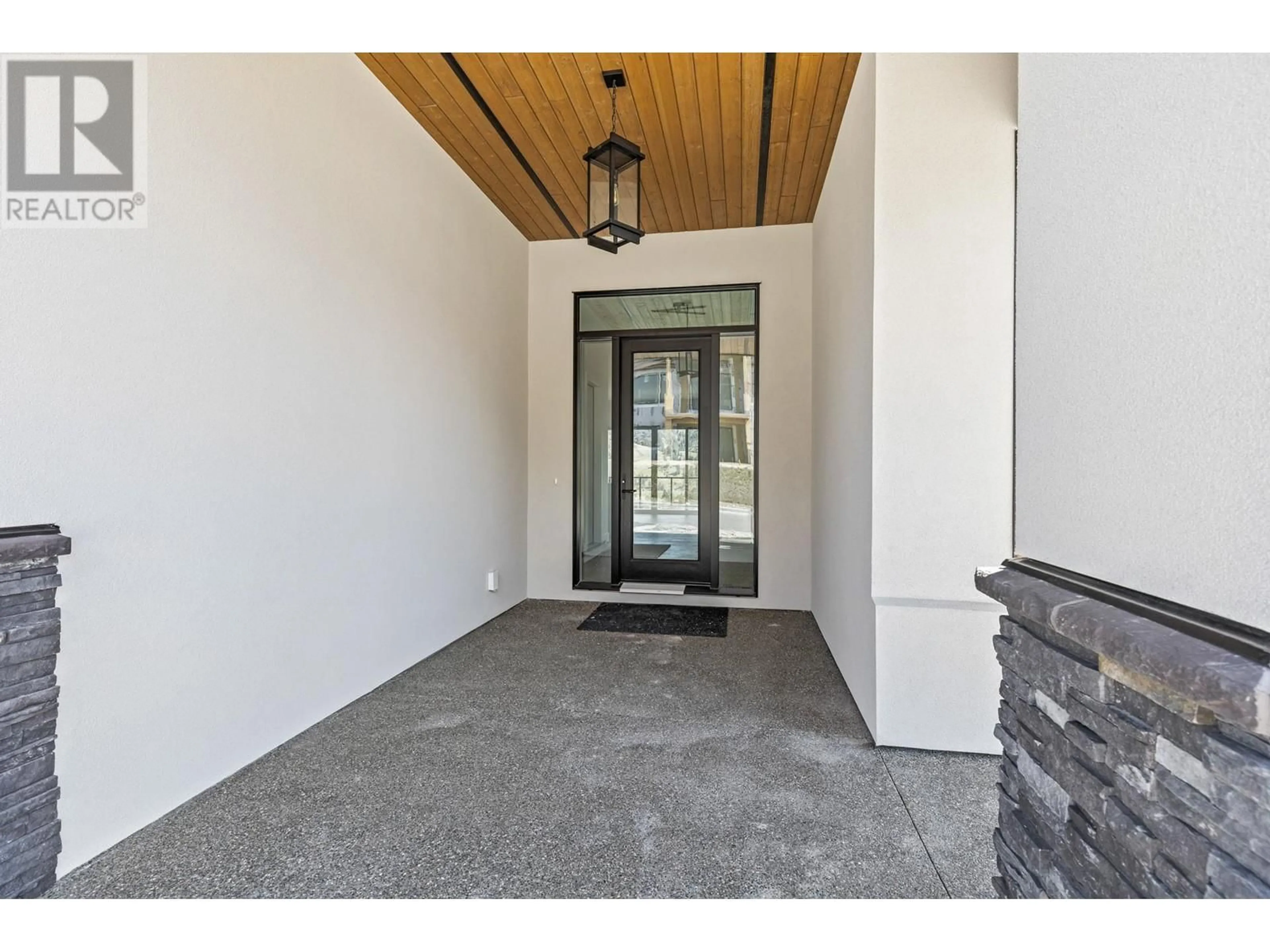 Indoor entryway, cement floor for 873 Melrose Street, Kelowna British Columbia V1P0A8