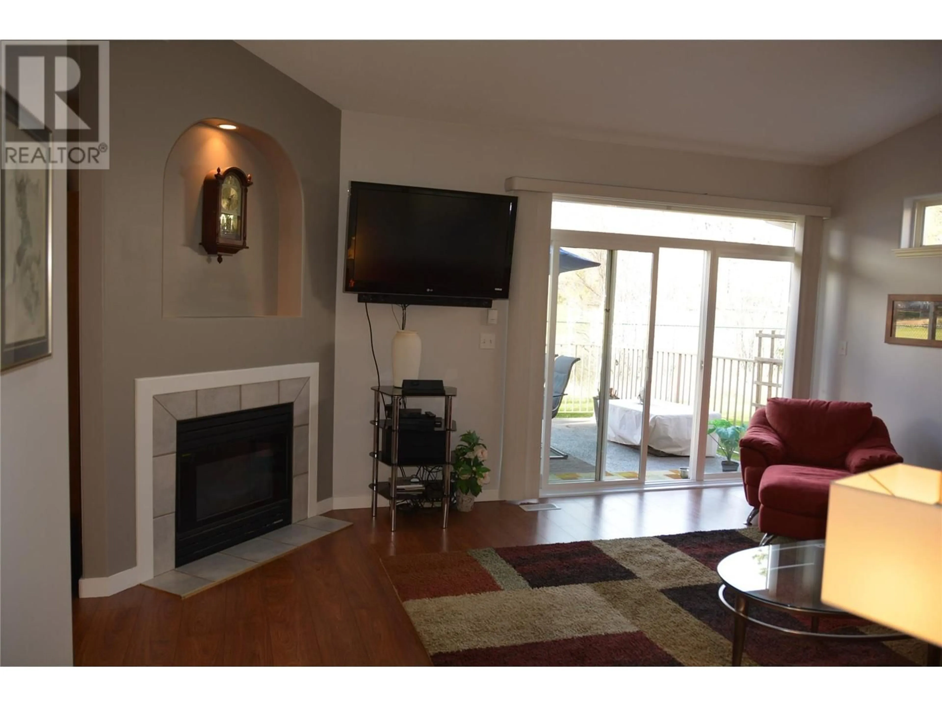 Living room, wood floors for 650 Harrington Road Unit# 6, Kamloops British Columbia V2B6T7