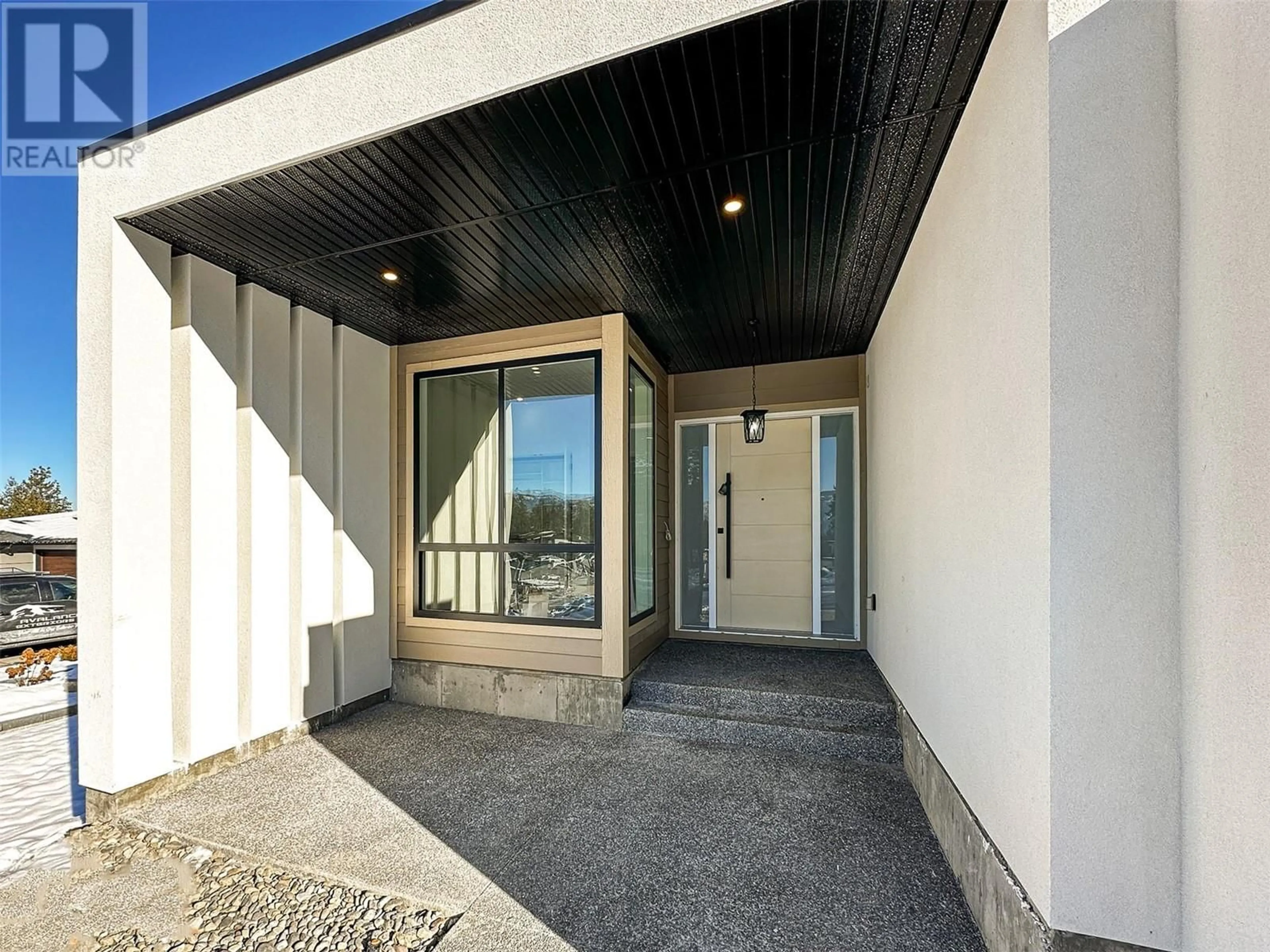 Indoor entryway, cement floor for 10287 Beacon Hill Drive, Lake Country British Columbia V4V0A9