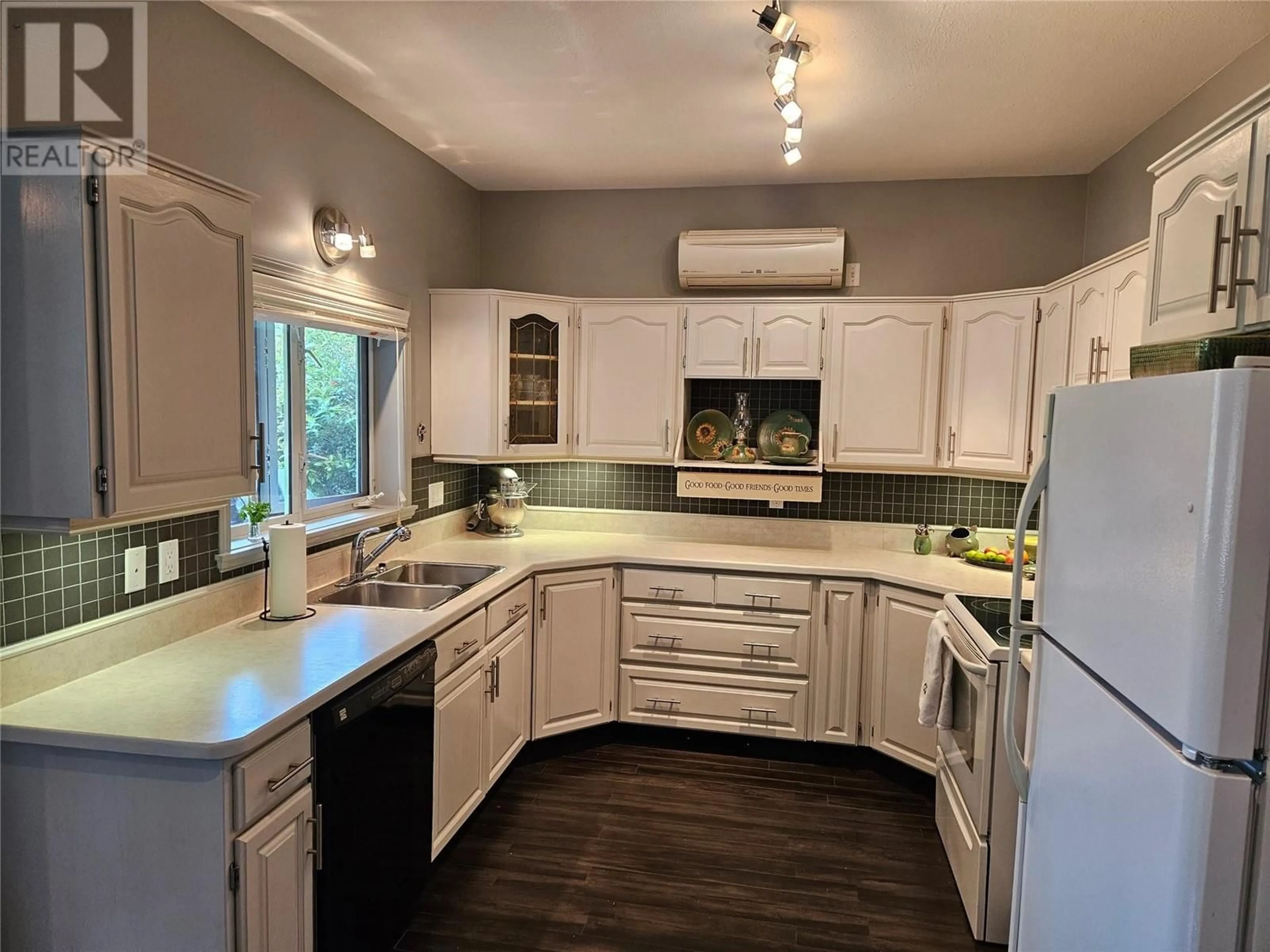 Kitchen, wood floors, cottage for 9800 Turner Street Unit# 50, Summerland British Columbia V0H1Z5