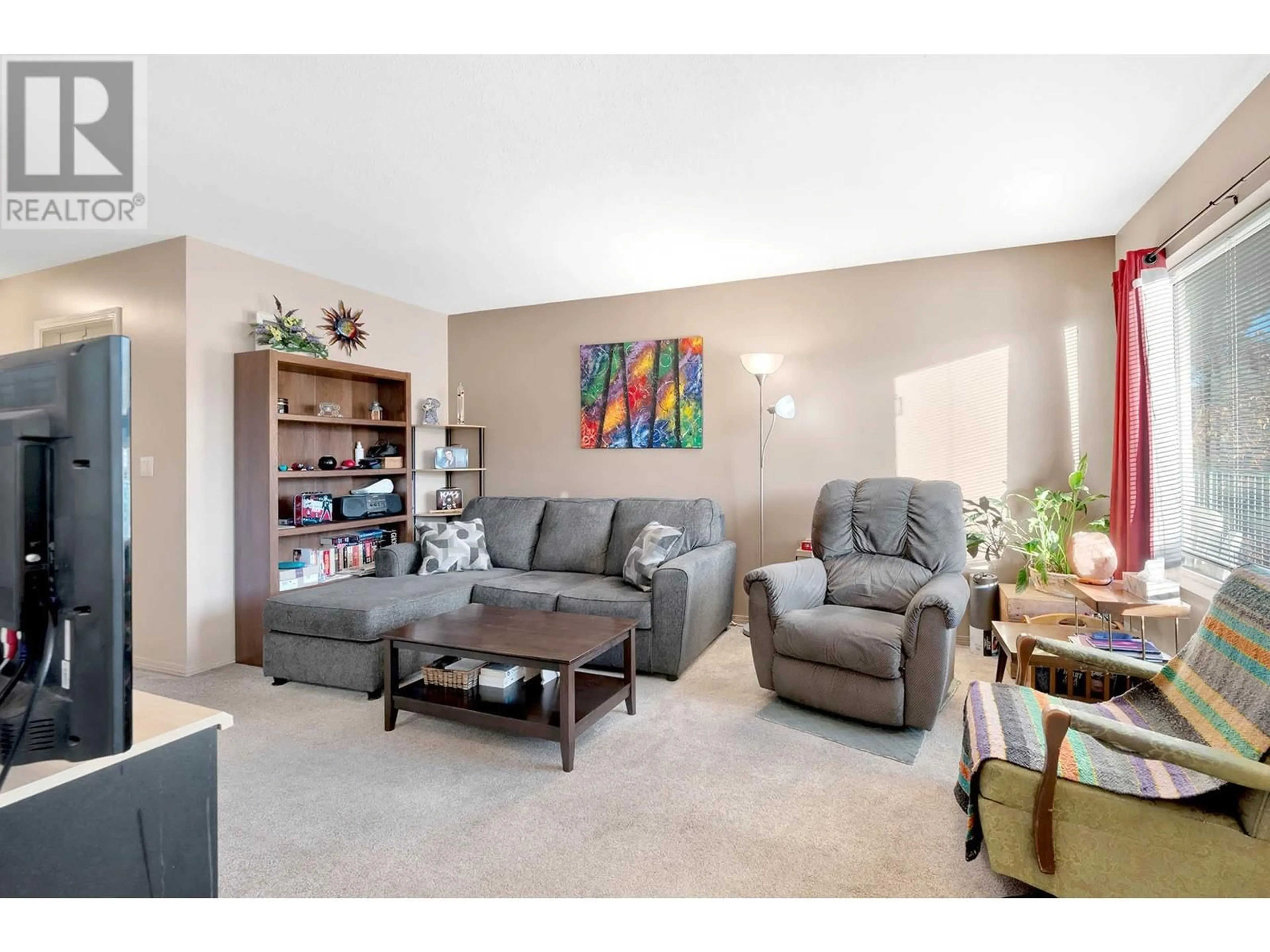 Living room, carpet floors for 1320 Selkirk Avenue Unit# 7, Kamloops British Columbia V2B1V7