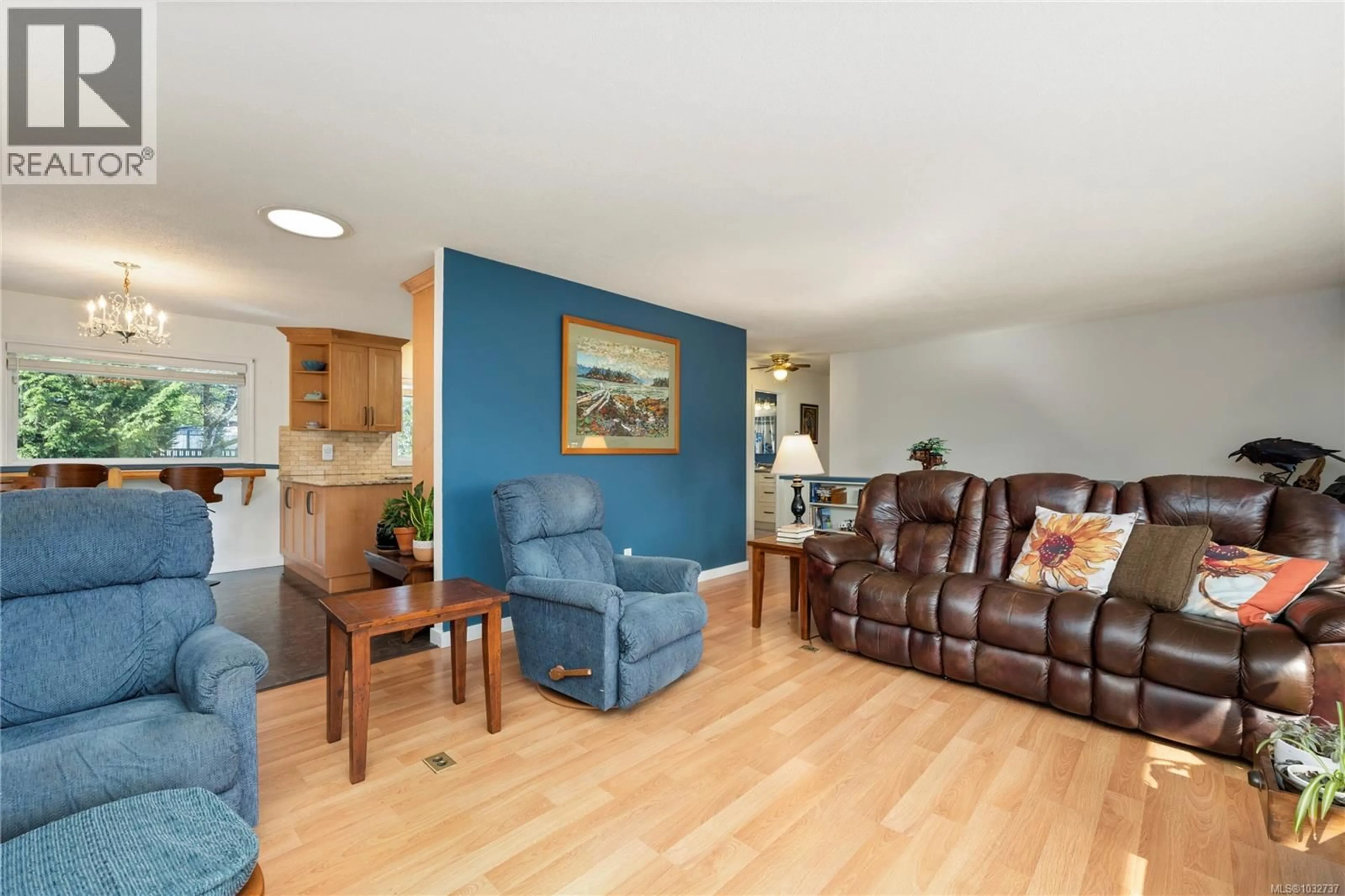 Living room with furniture, wood/laminate floor for 1677 ACACIA ROAD, Nanoose Bay British Columbia V9P9C6