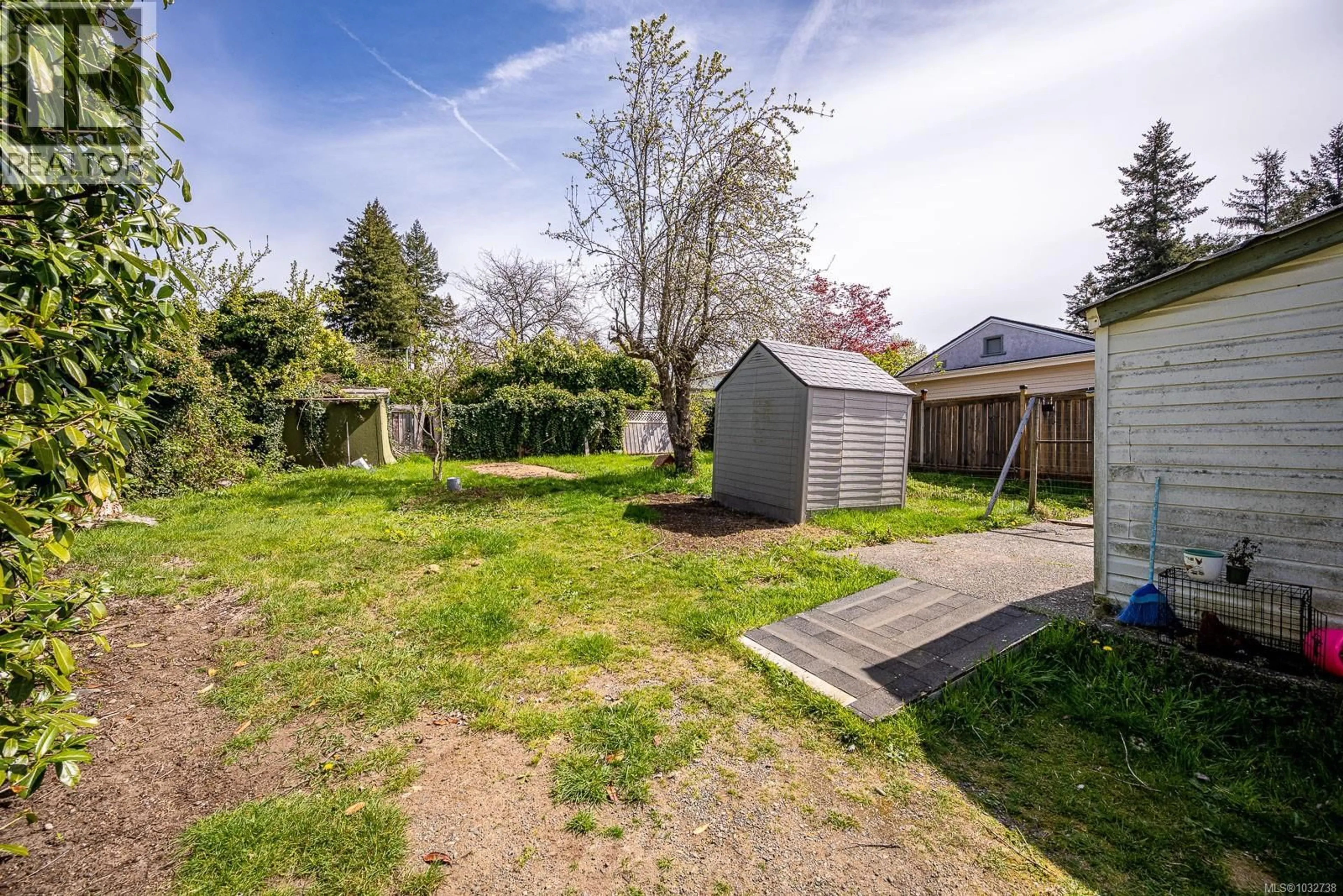 Shed for 971 FIR STREET, Campbell River British Columbia V9W3B4