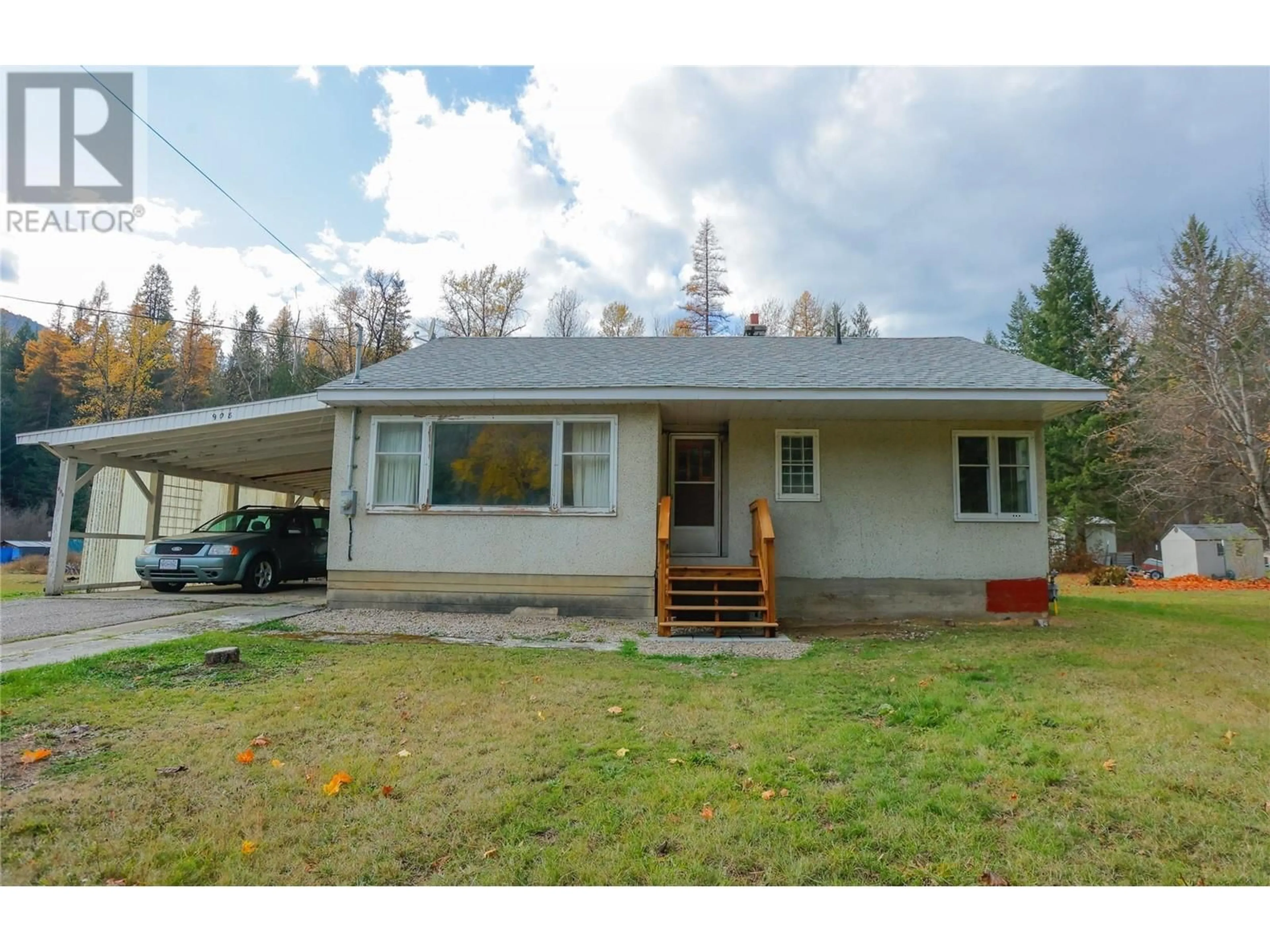 Frontside or backside of a home, cottage for 908 Glendale Avenue, Salmo British Columbia V0G1Z0