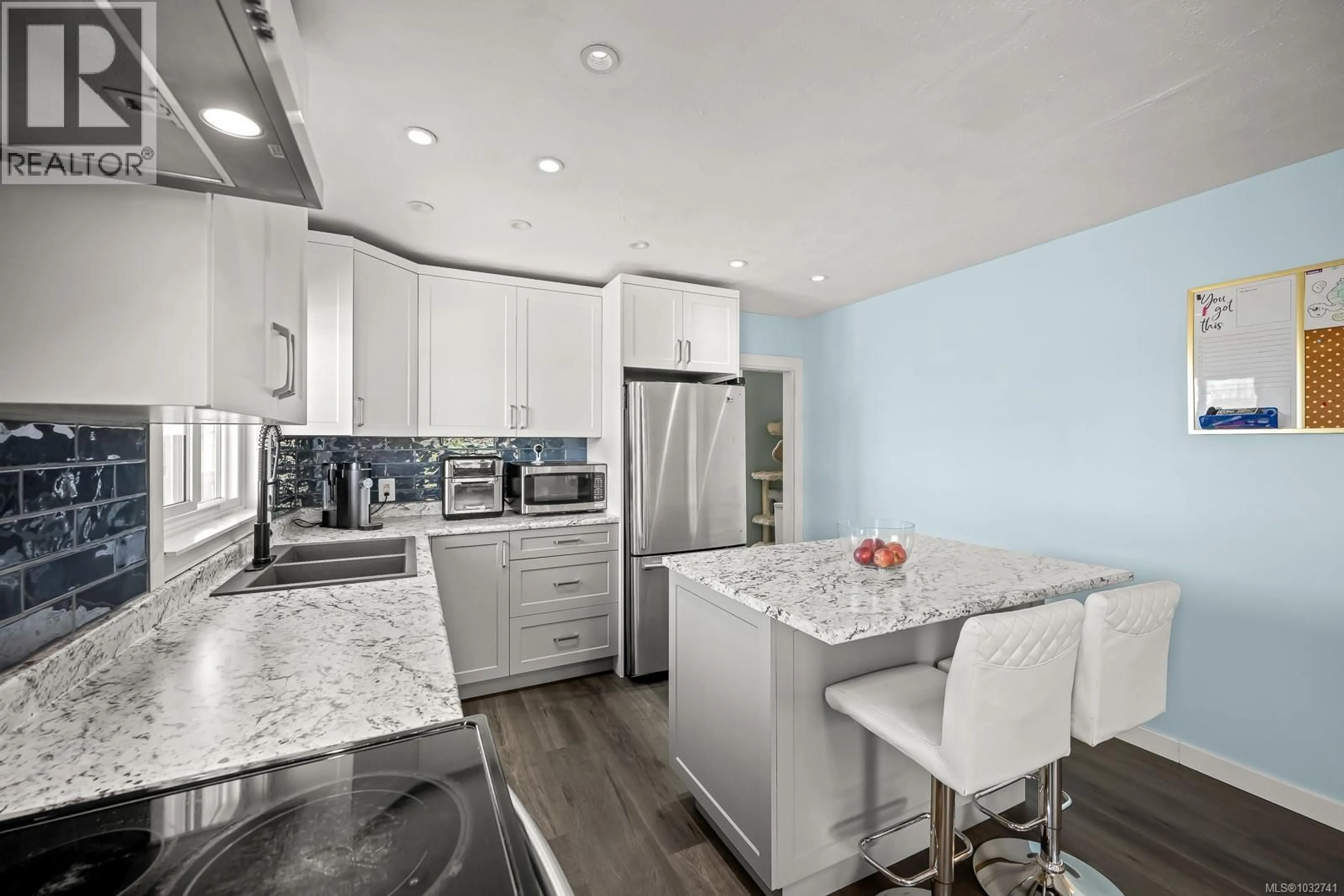 Contemporary kitchen, ceramic/tile floor for 961 GREENWOOD STREET, Campbell River British Columbia V9W3C2