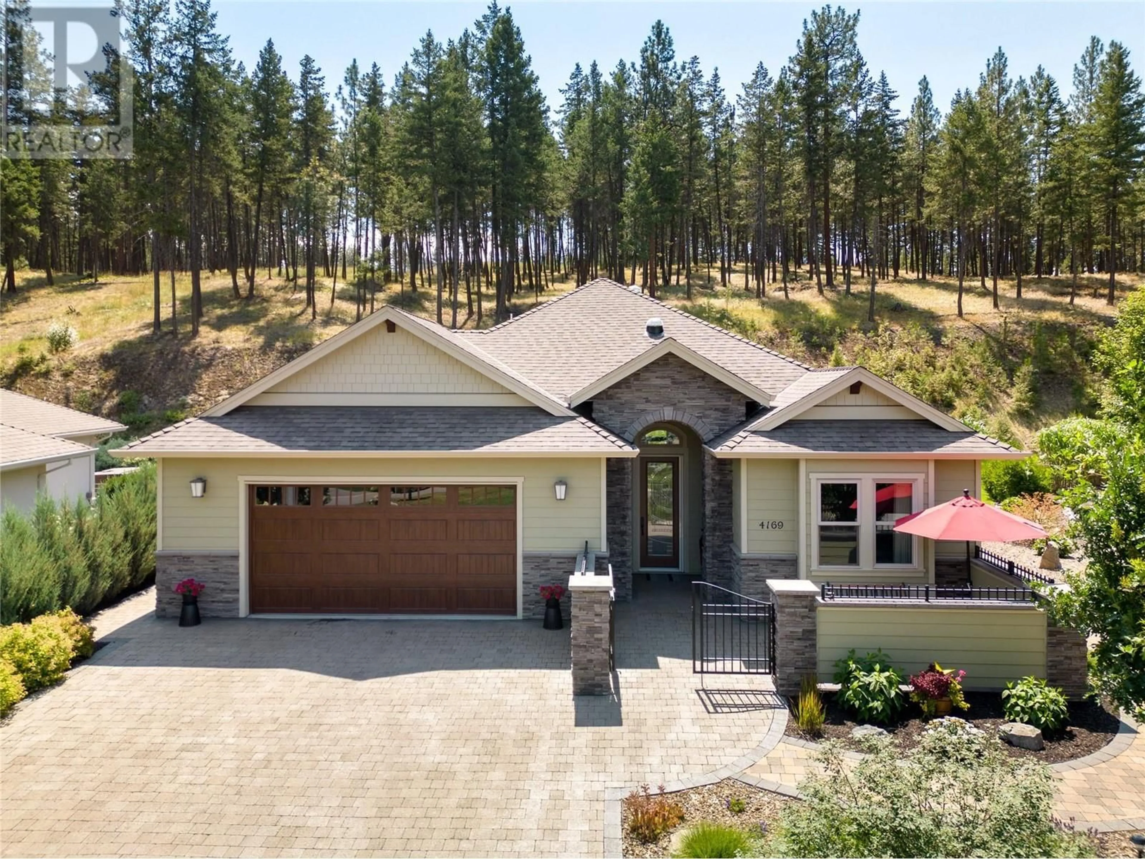 Home with vinyl exterior material for 4169 Gallaghers Fairway S, Kelowna British Columbia V1W5G3