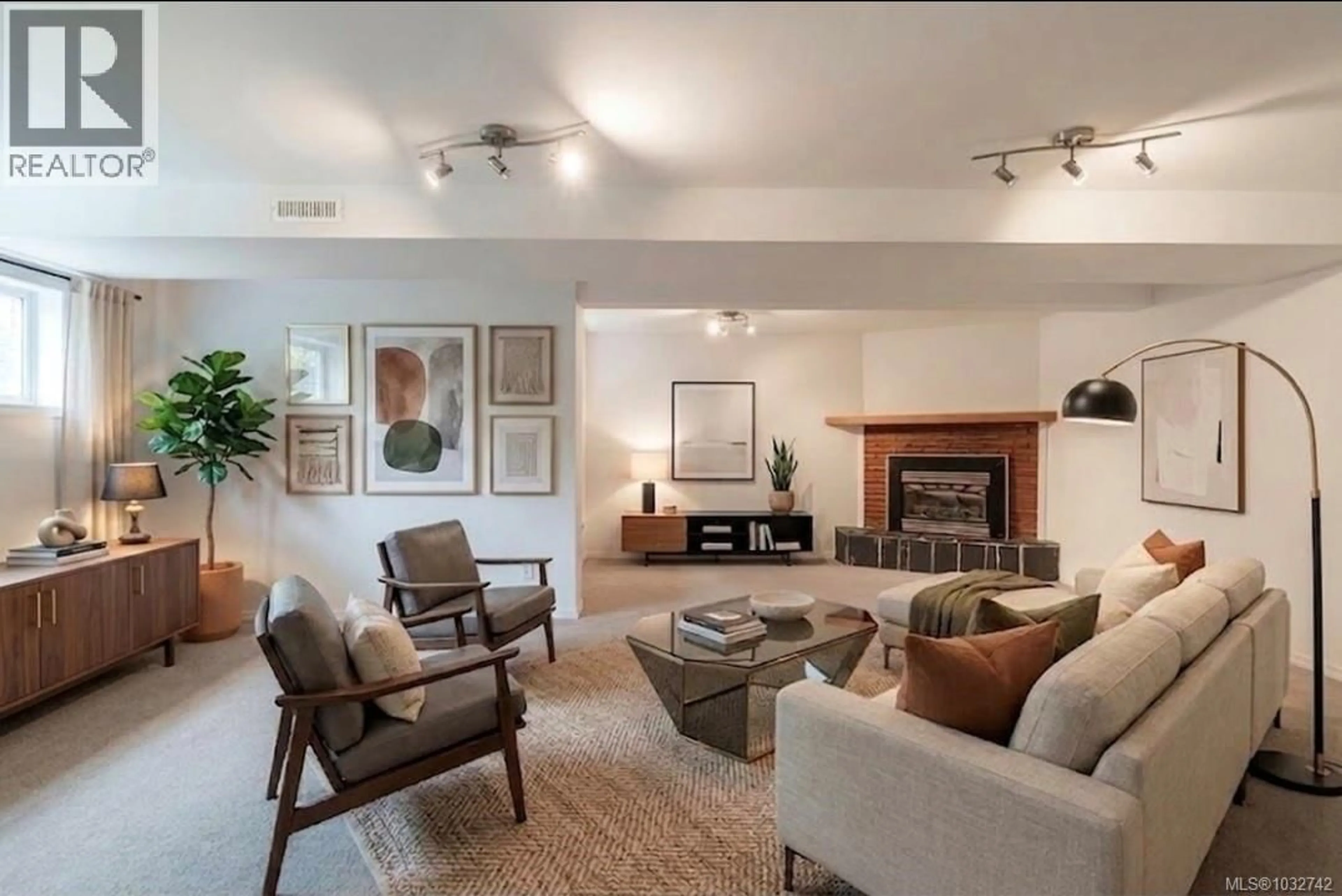 Living room with furniture, unknown for 1794 BARRIE ROAD, Saanich British Columbia V8N2W7