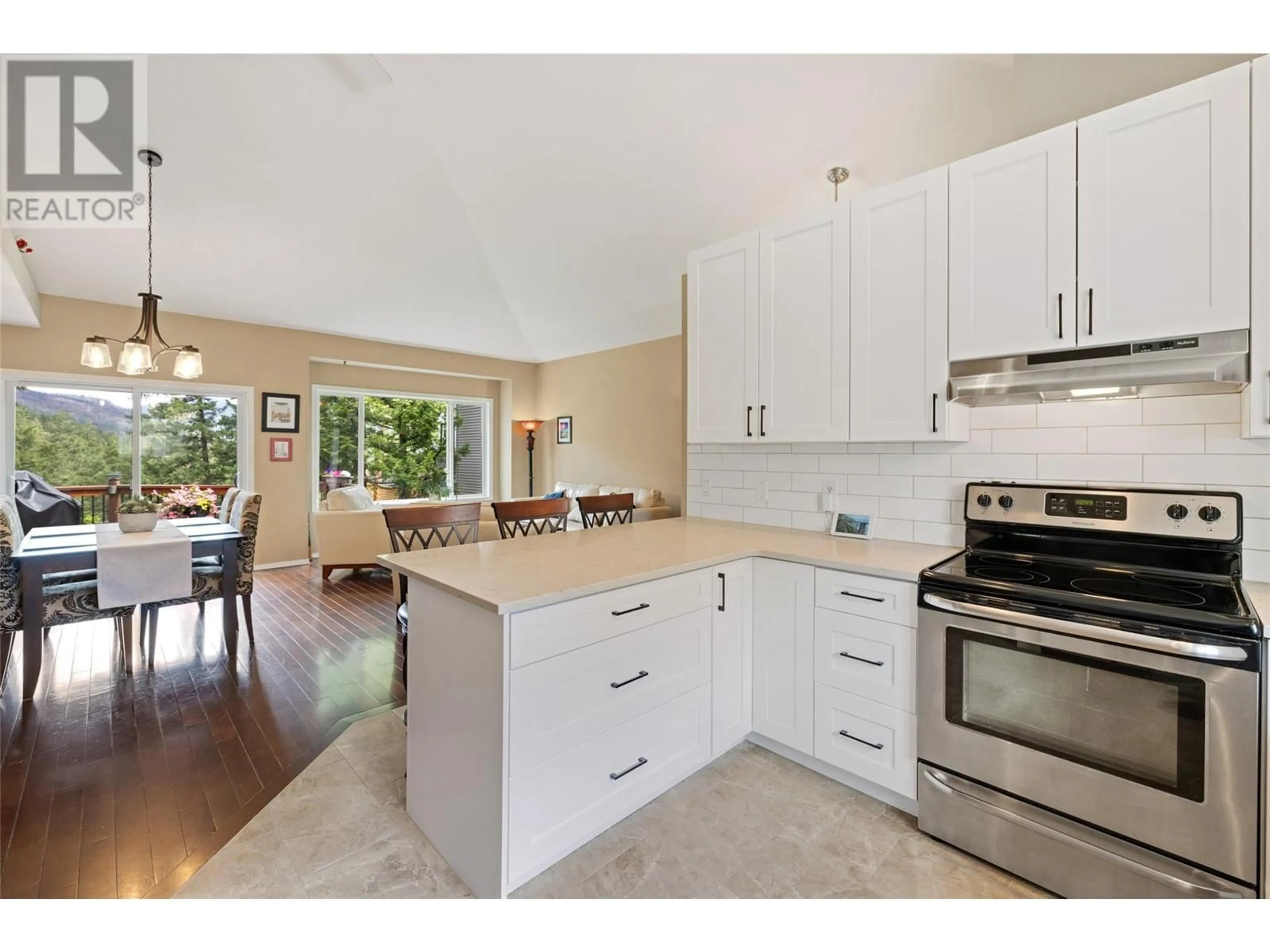 Open concept kitchen for 2210 Horizon Drive Unit# 32, West Kelowna British Columbia V1Z3L4