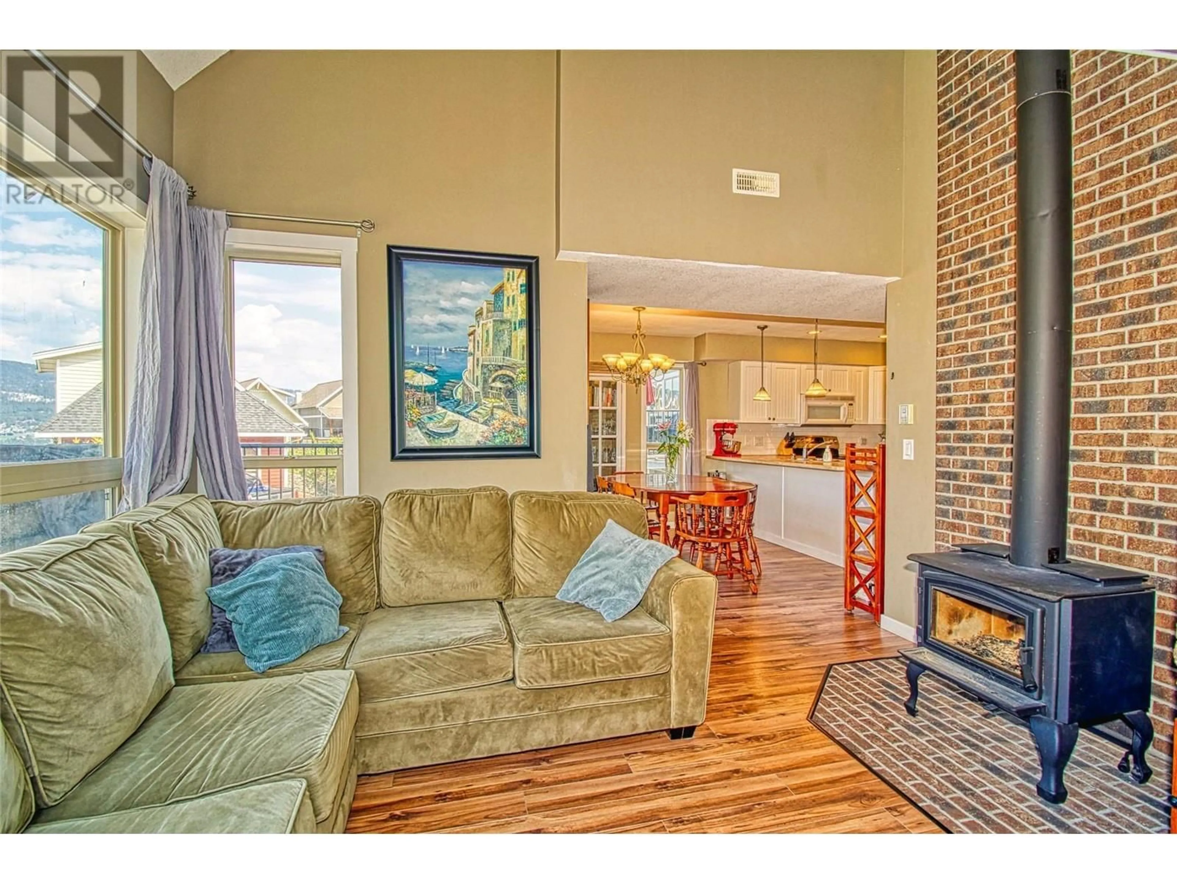 Living room, wood floors for 6838 Santiago Loop Unit# 176, Kelowna British Columbia V1Z3R8