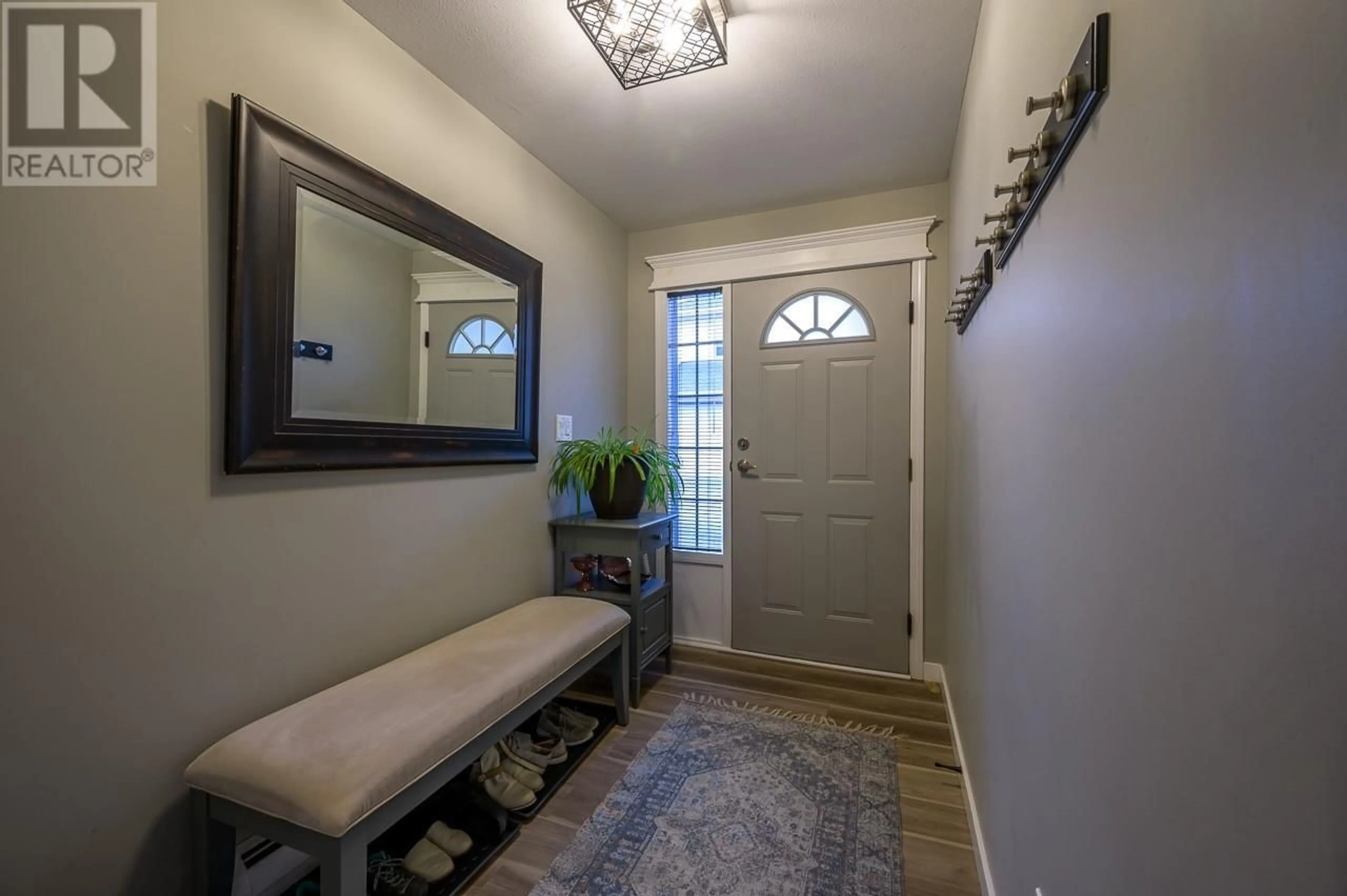 Indoor entryway, wood floors for 750 Dunrobin Drive Unit# 5, Kamloops British Columbia V1S1X3