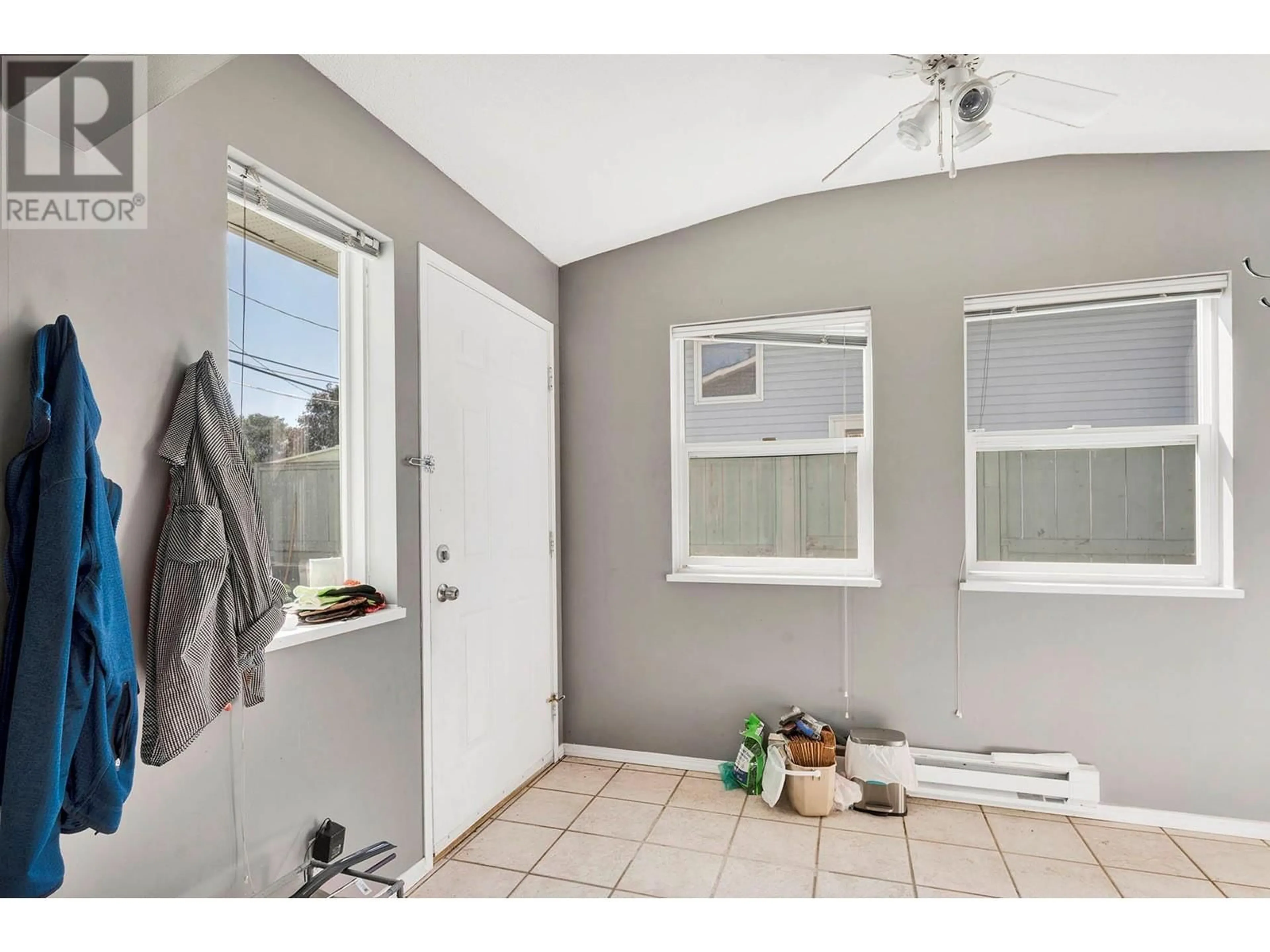 Indoor entryway for 1088 WINDBREAK STREET, Kamloops British Columbia V2B5P9