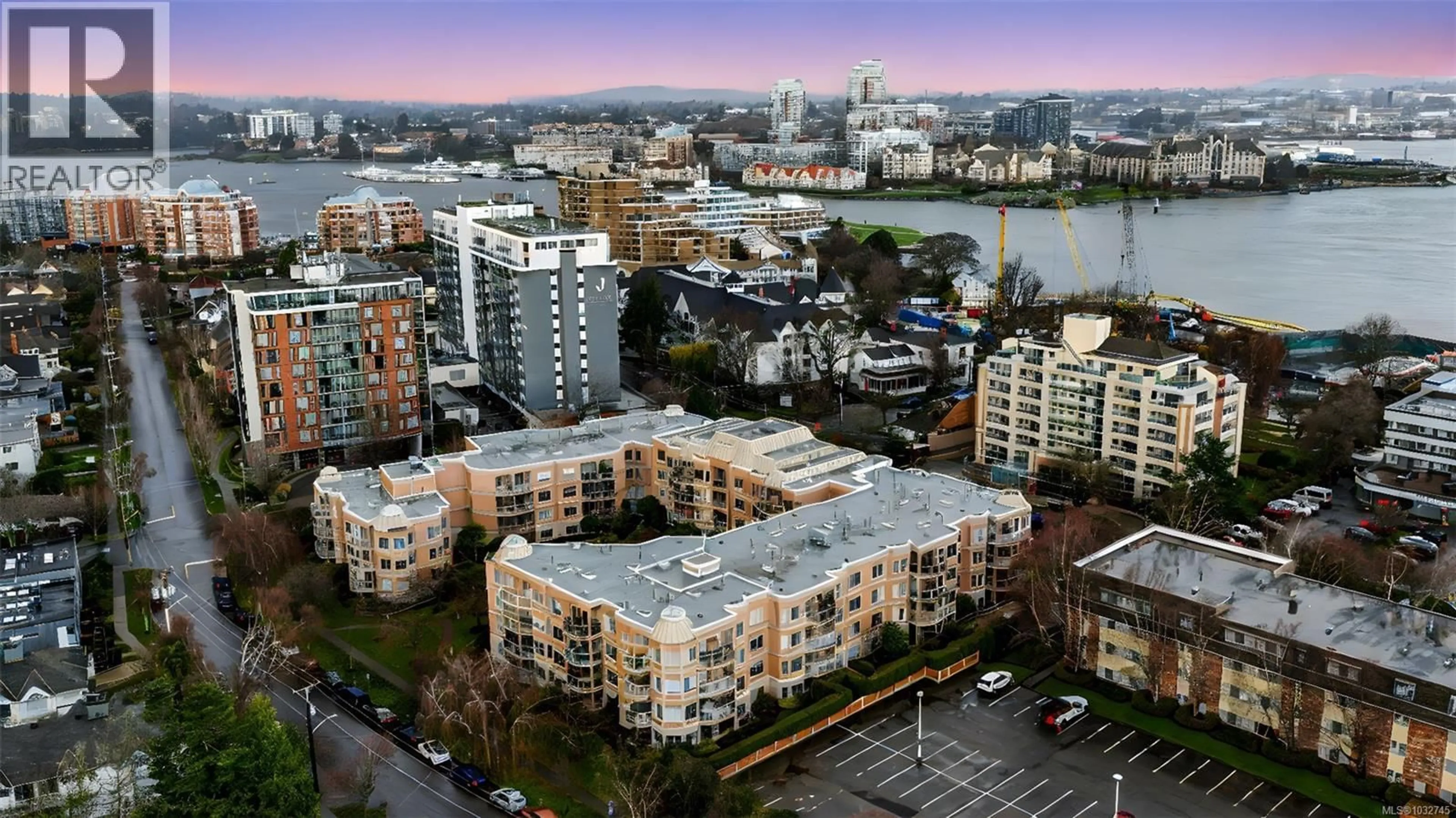 A pic from outside/outdoor area/front of a property/back of a property/a pic from drone, city buildings view from balcony for 306 - 405 QUEBEC STREET, Victoria British Columbia V8V4Z2