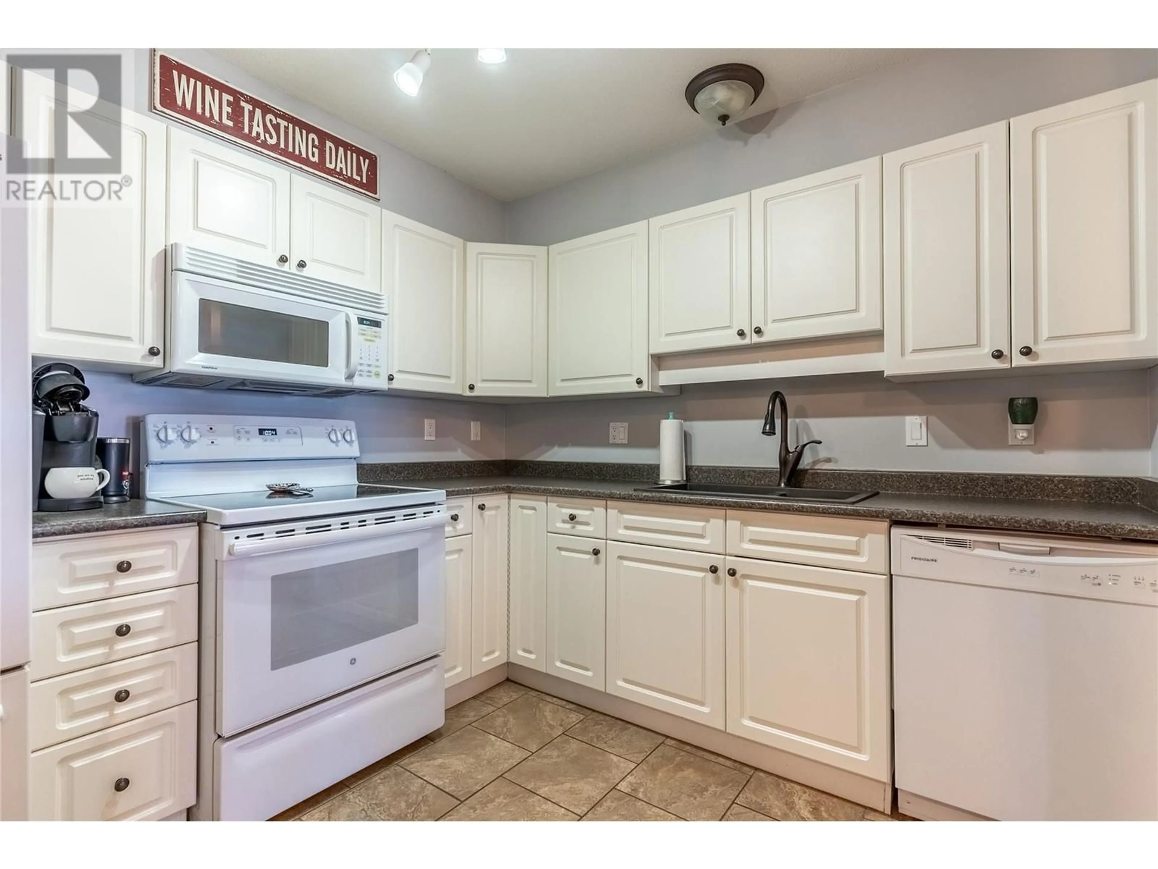 Standard kitchen for 1120 Hugh Allan Drive Unit# 405, Kamloops British Columbia V1S0B5