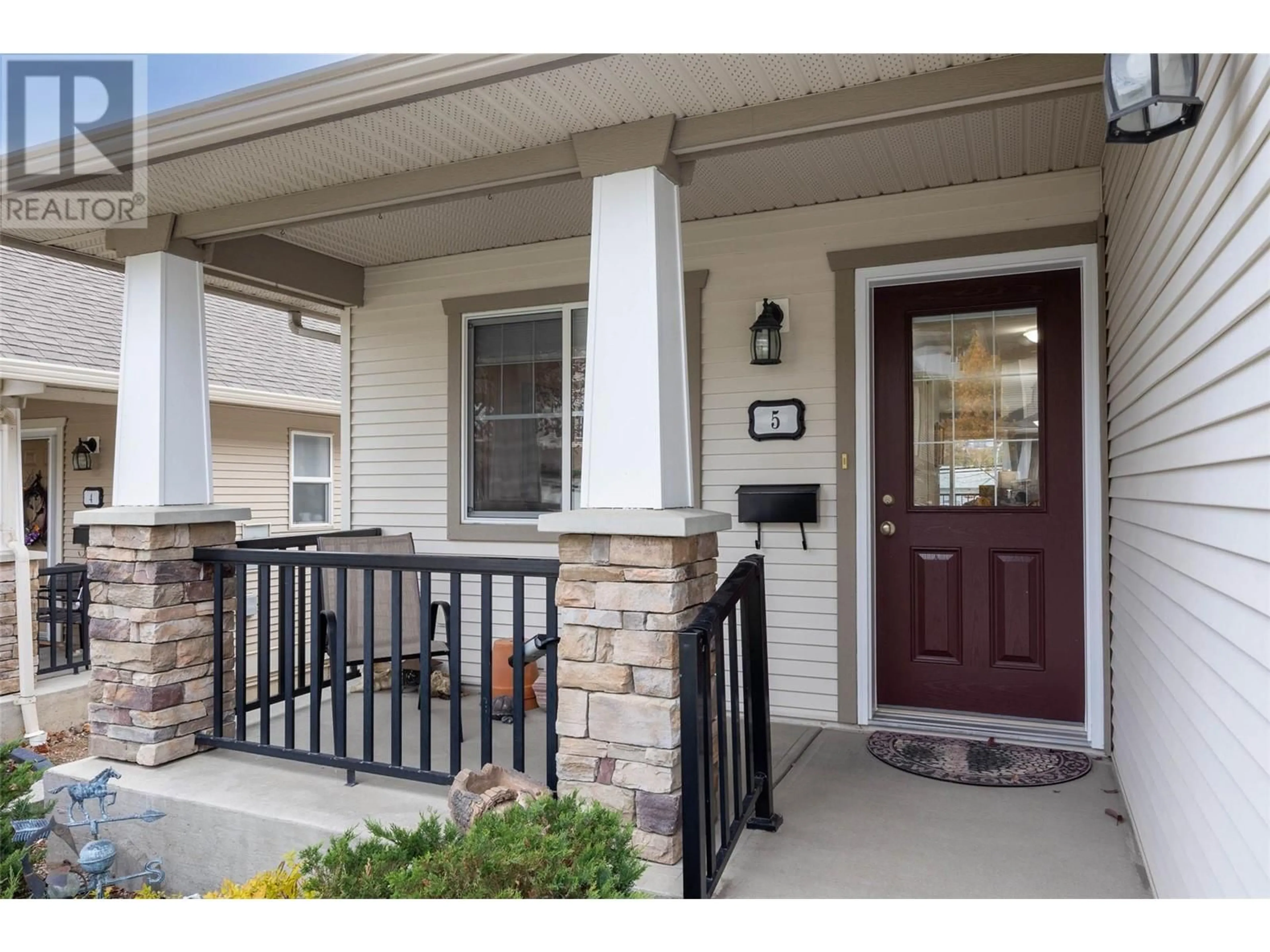 Indoor entryway for 1940 Hillside Drive Unit# 5, Kamloops British Columbia V2E2T3