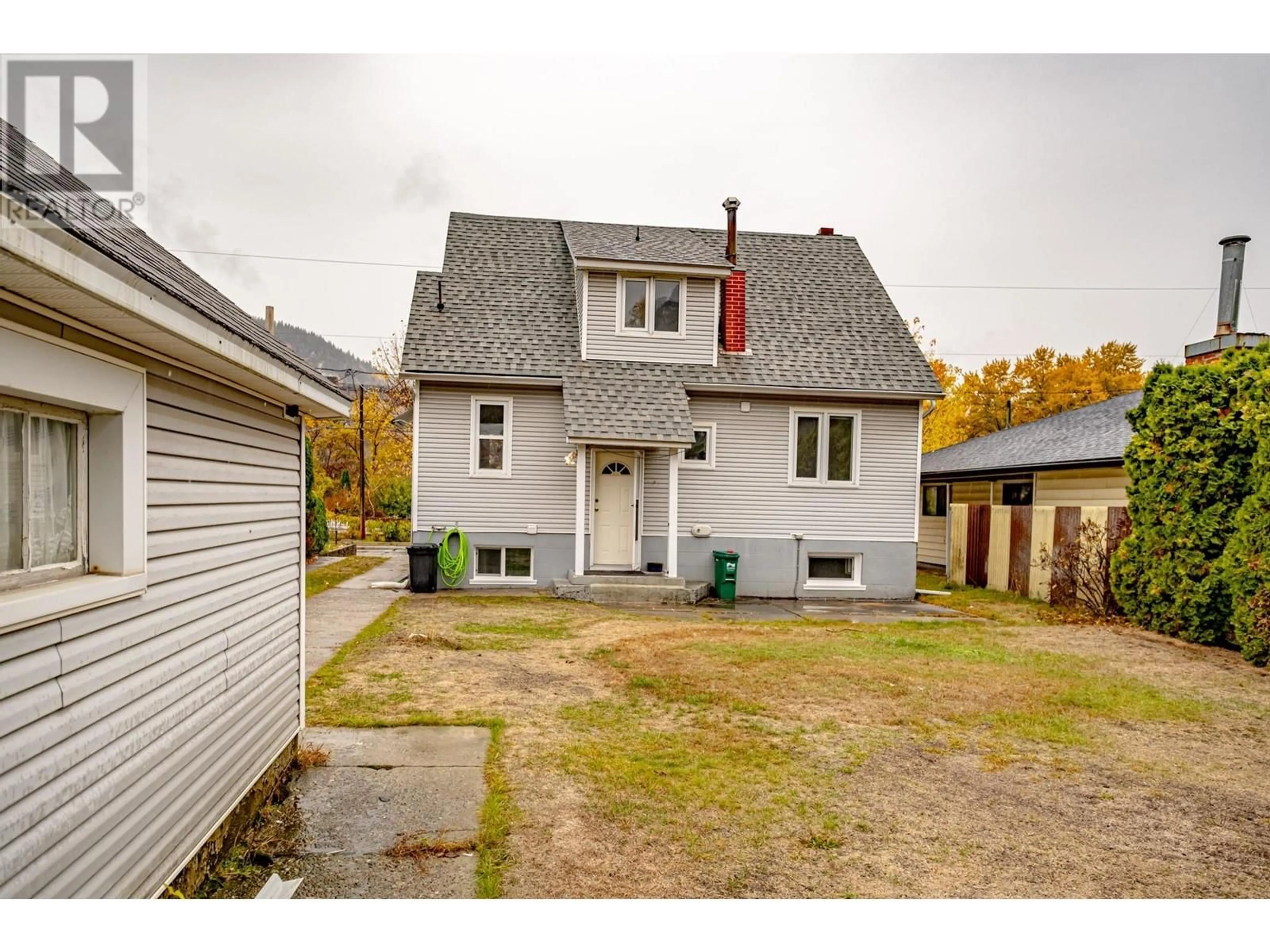 Frontside or backside of a home, cottage for 1237 COLUMBIA Avenue, Trail British Columbia V1R1J3