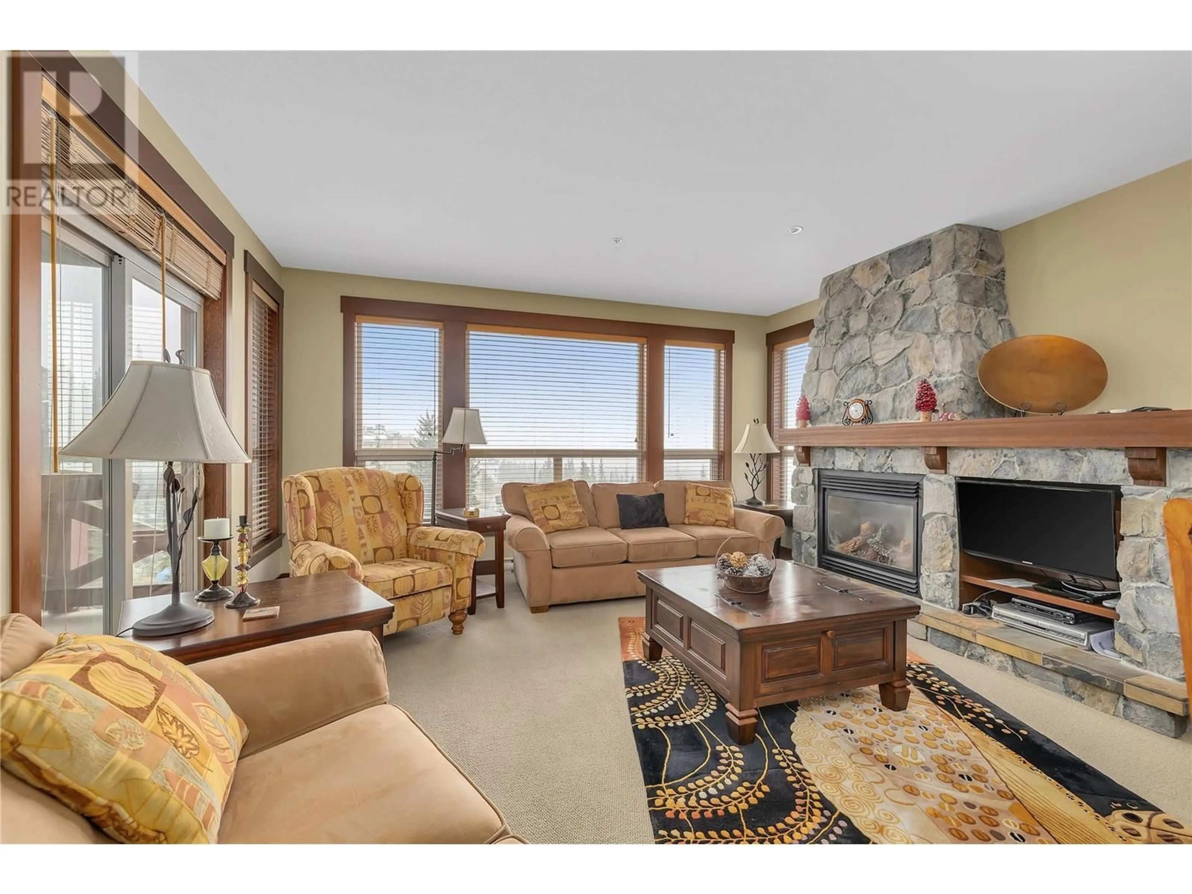 Living room with furniture, unknown for 307 - 5259 BIG WHITE ROAD, Big White British Columbia V1P1P3