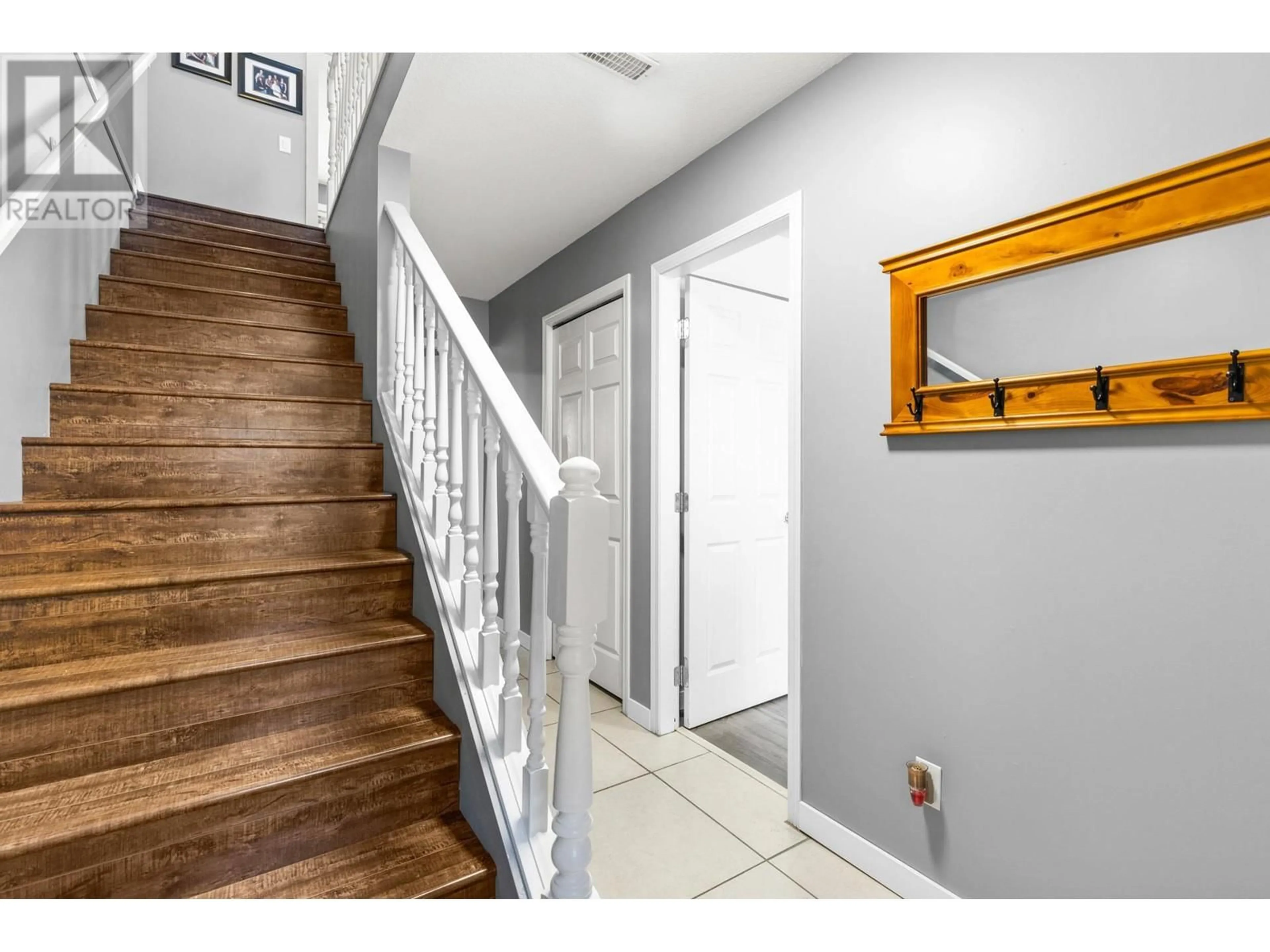 Indoor entryway, wood floors for 222 Biggar Road, Kelowna British Columbia V1V1S4