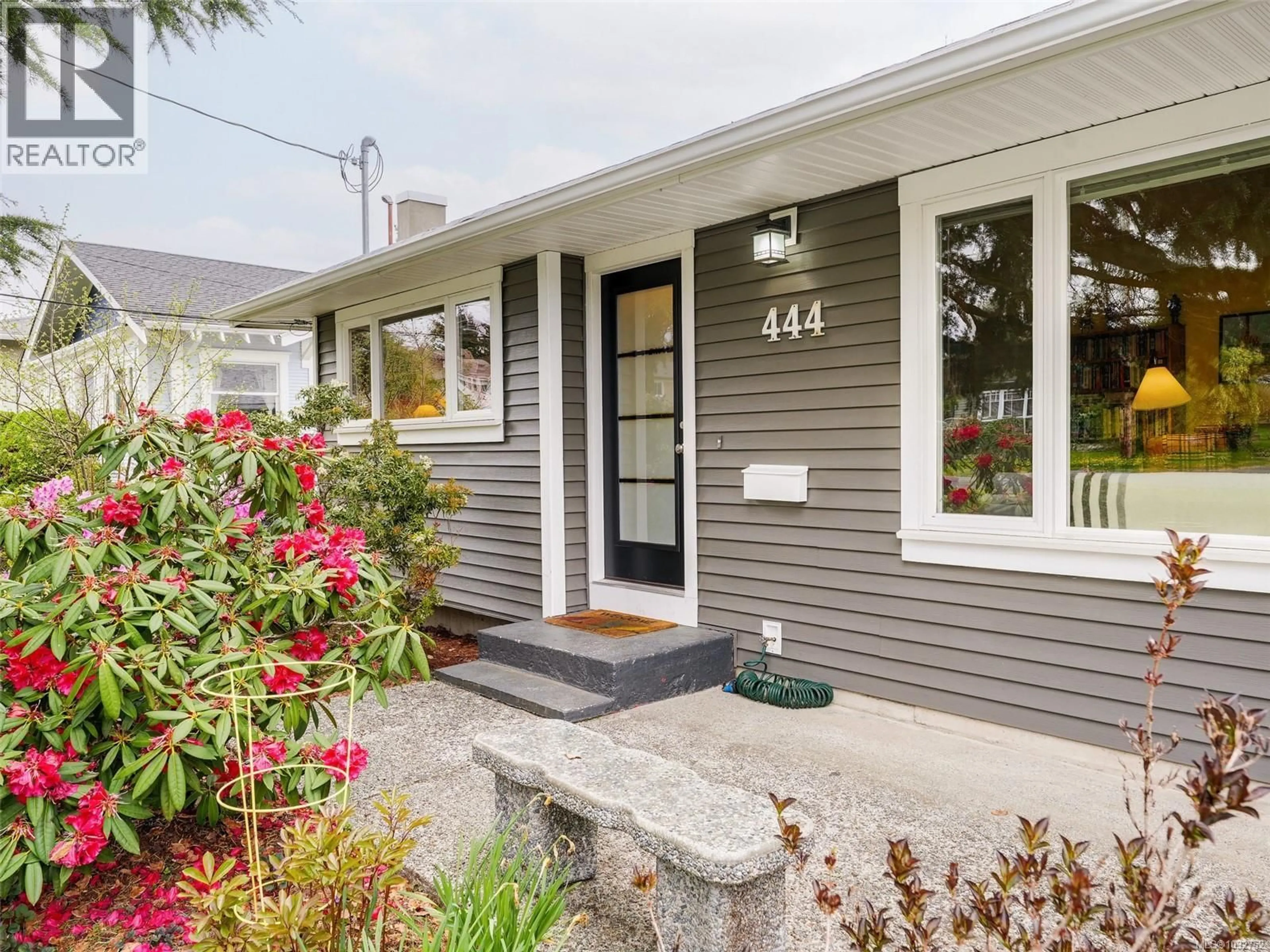 Home with vinyl exterior material, street for 444 WALTER AVENUE, Saanich British Columbia V9A2E5