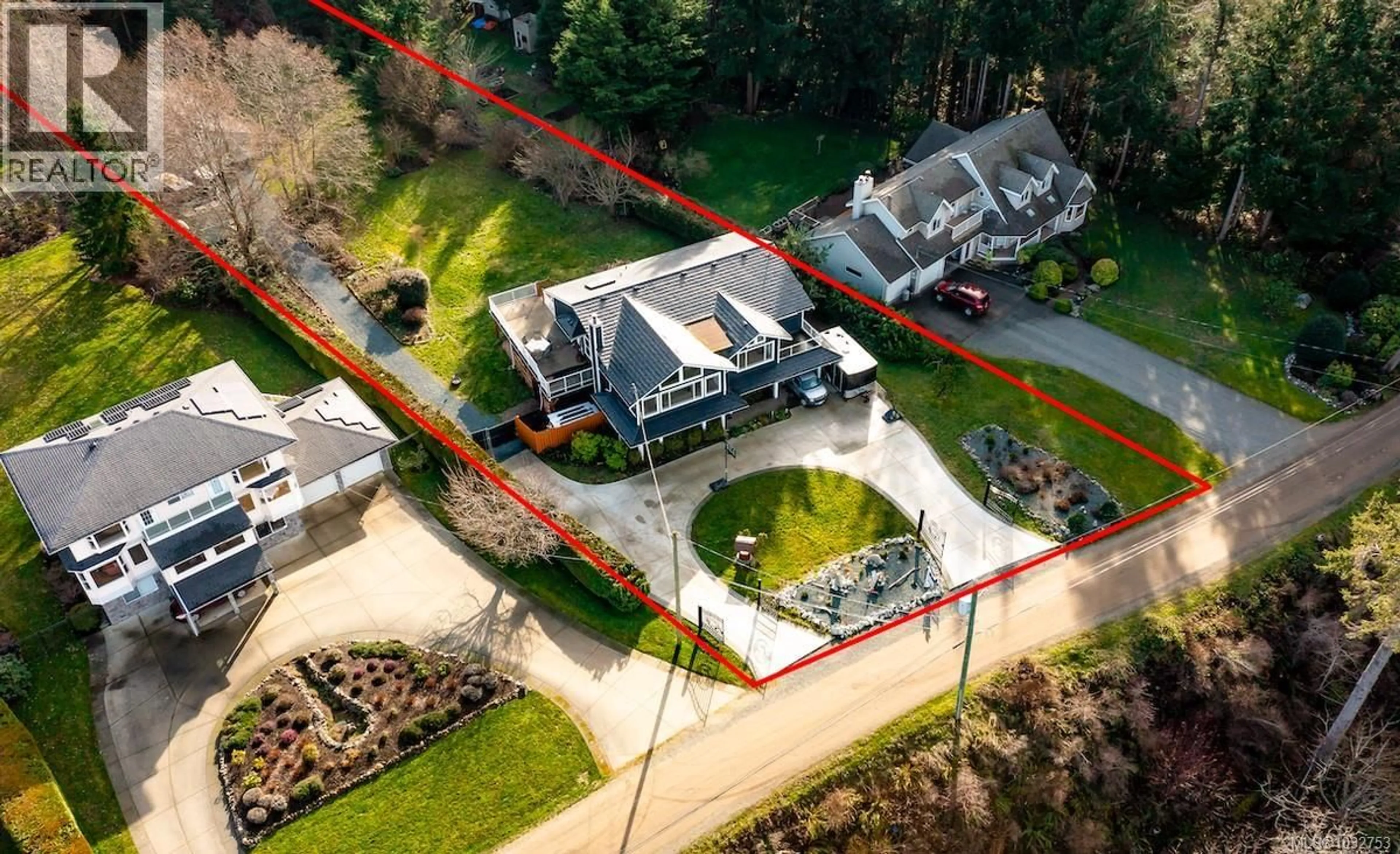 A pic from outside/outdoor area/front of a property/back of a property/a pic from drone, street for 321 WIRELESS ROAD, Comox British Columbia V9M3T6