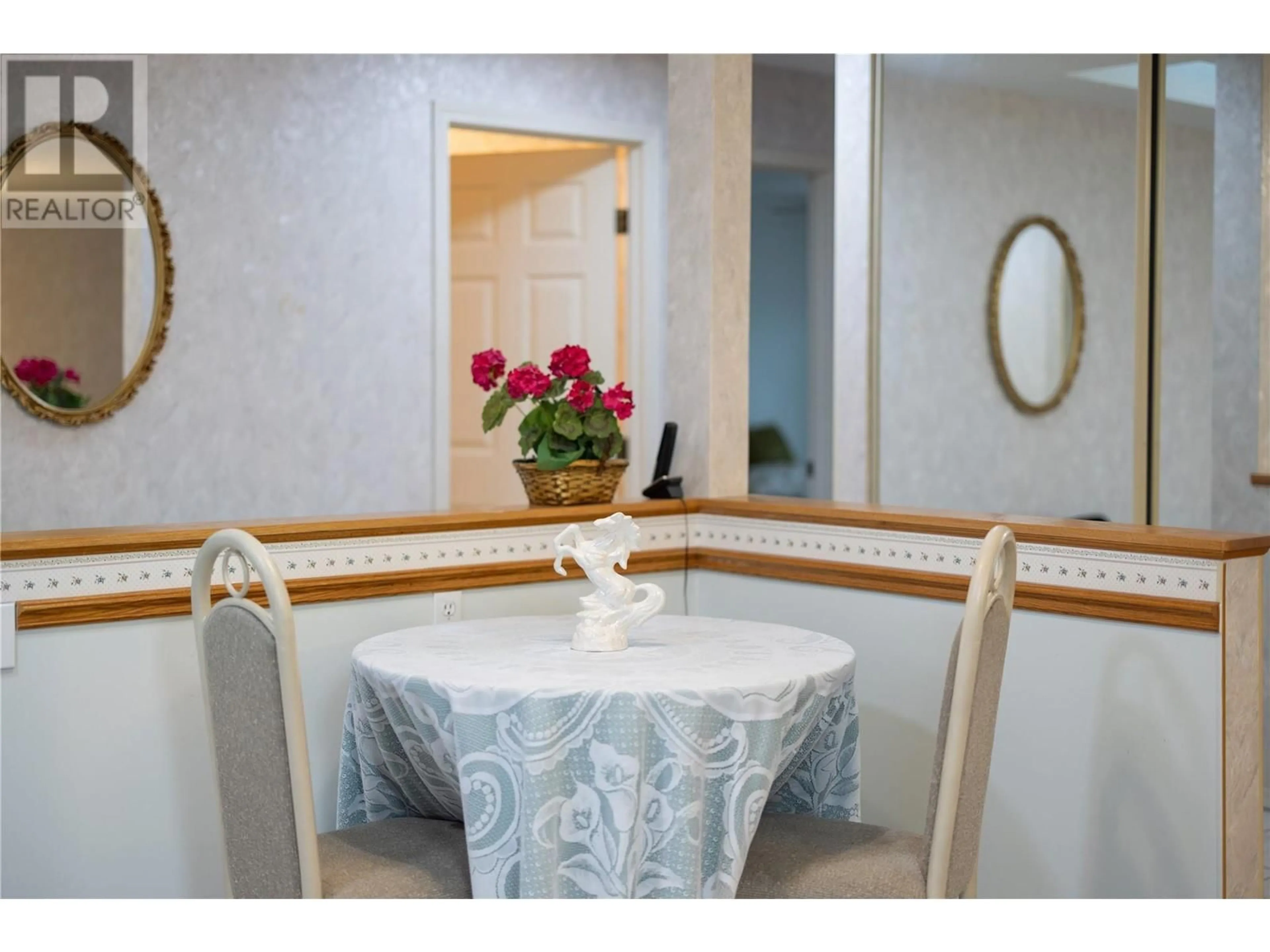 Dining room, ceramic/tile floor for 418 - 1329 KLO ROAD, Kelowna British Columbia V1W3N9