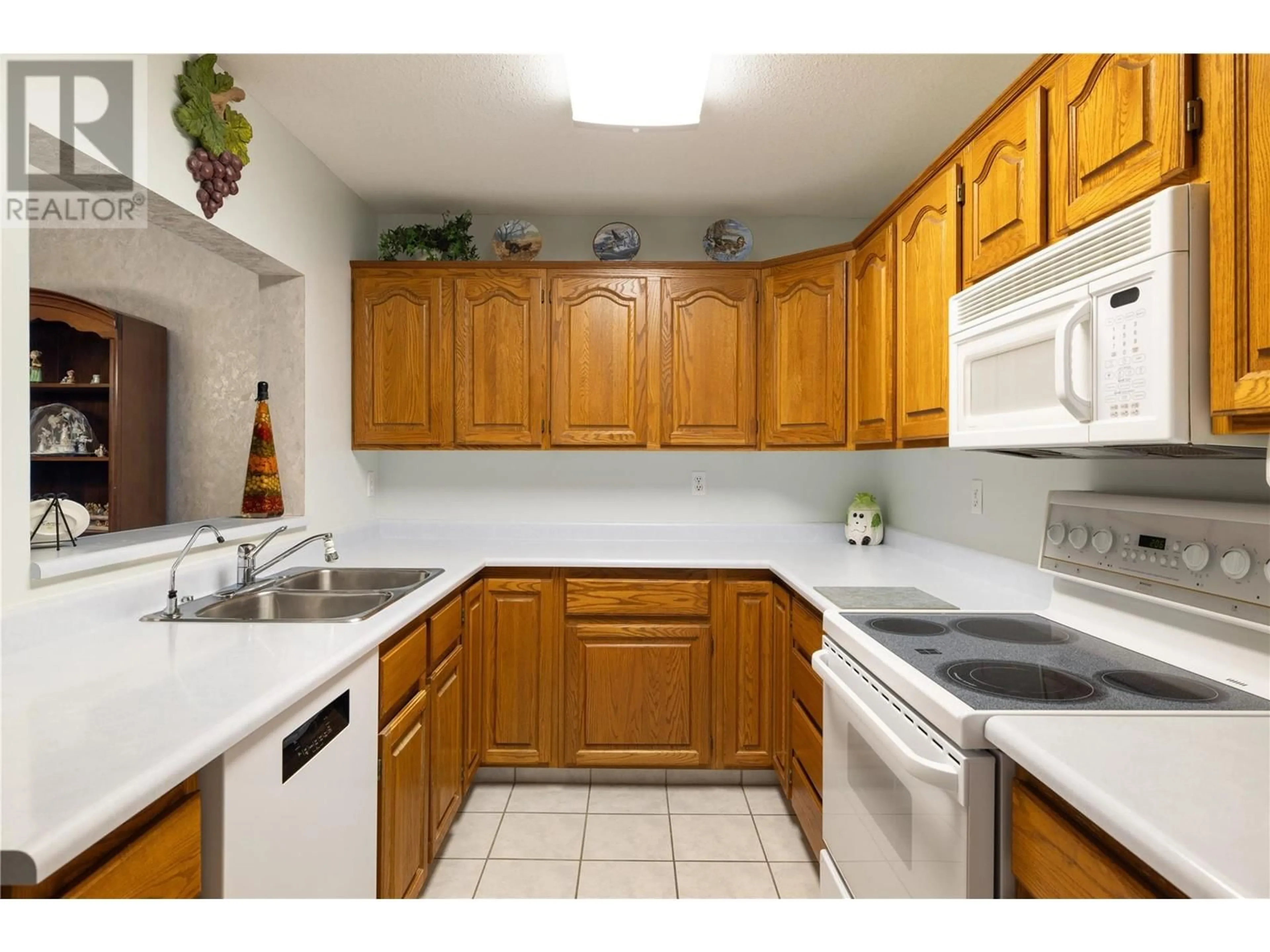 Standard kitchen, wood floors for 1329 KLO Road Unit# 418, Kelowna British Columbia V1W3N9