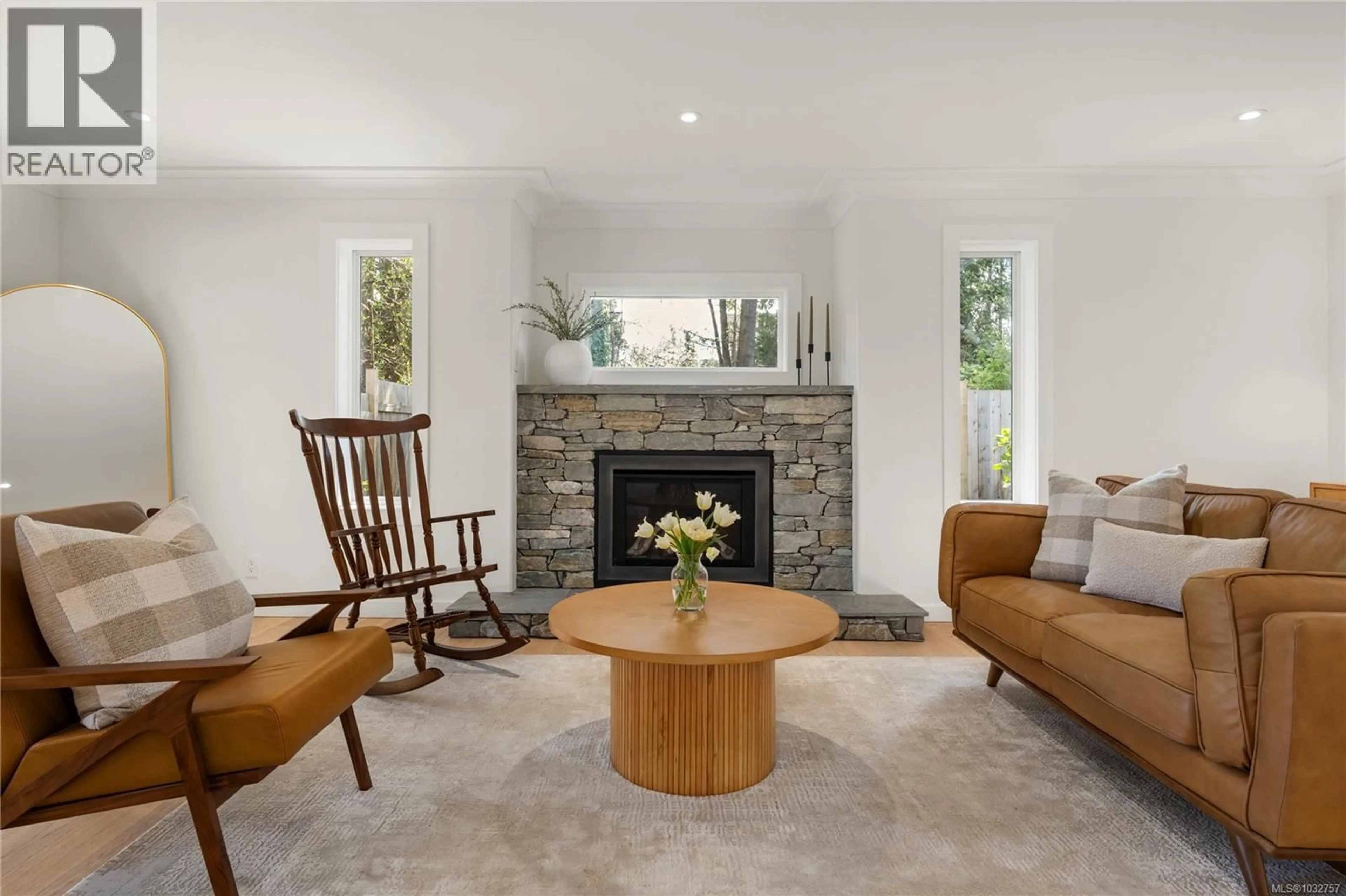 Living room with furniture, unknown for 7131 PETERSON ROAD, Lantzville British Columbia V0R2H0