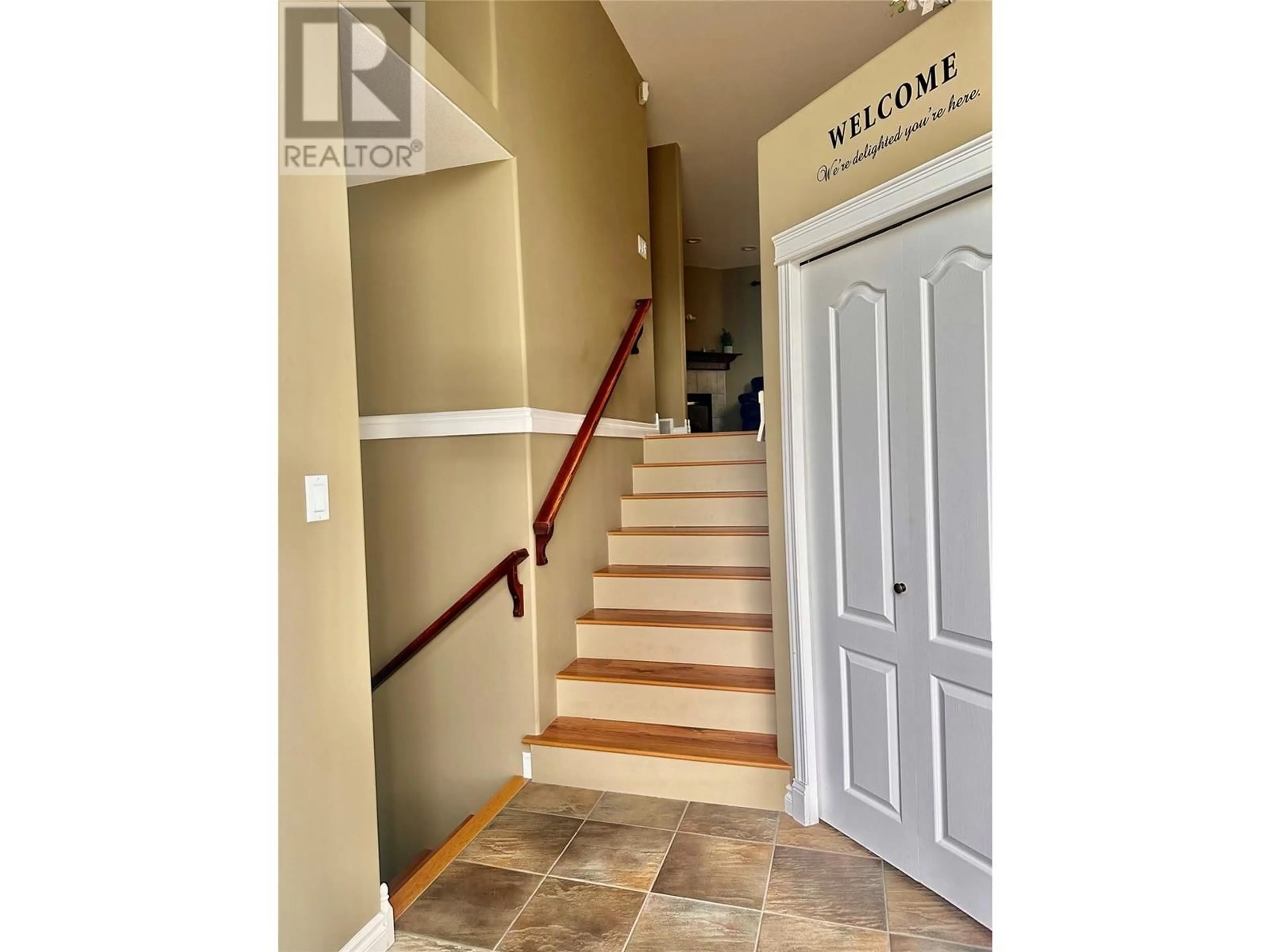 Indoor foyer, cement floor for 3301 MT FISHER  N Drive, Cranbrook British Columbia V1C6N6