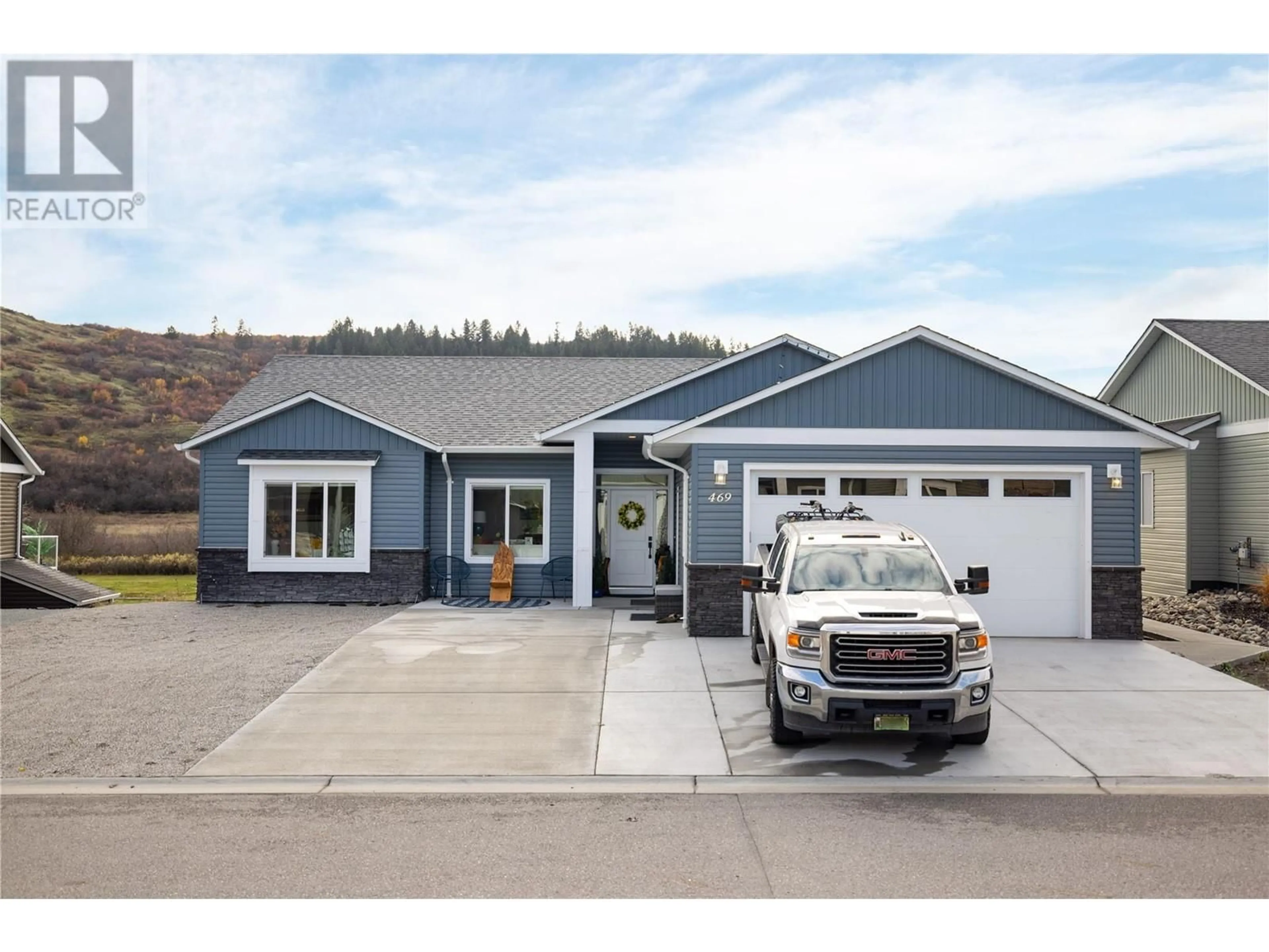 Home with vinyl exterior material, street for 469 4 STREET, Vernon British Columbia V1H1Z1