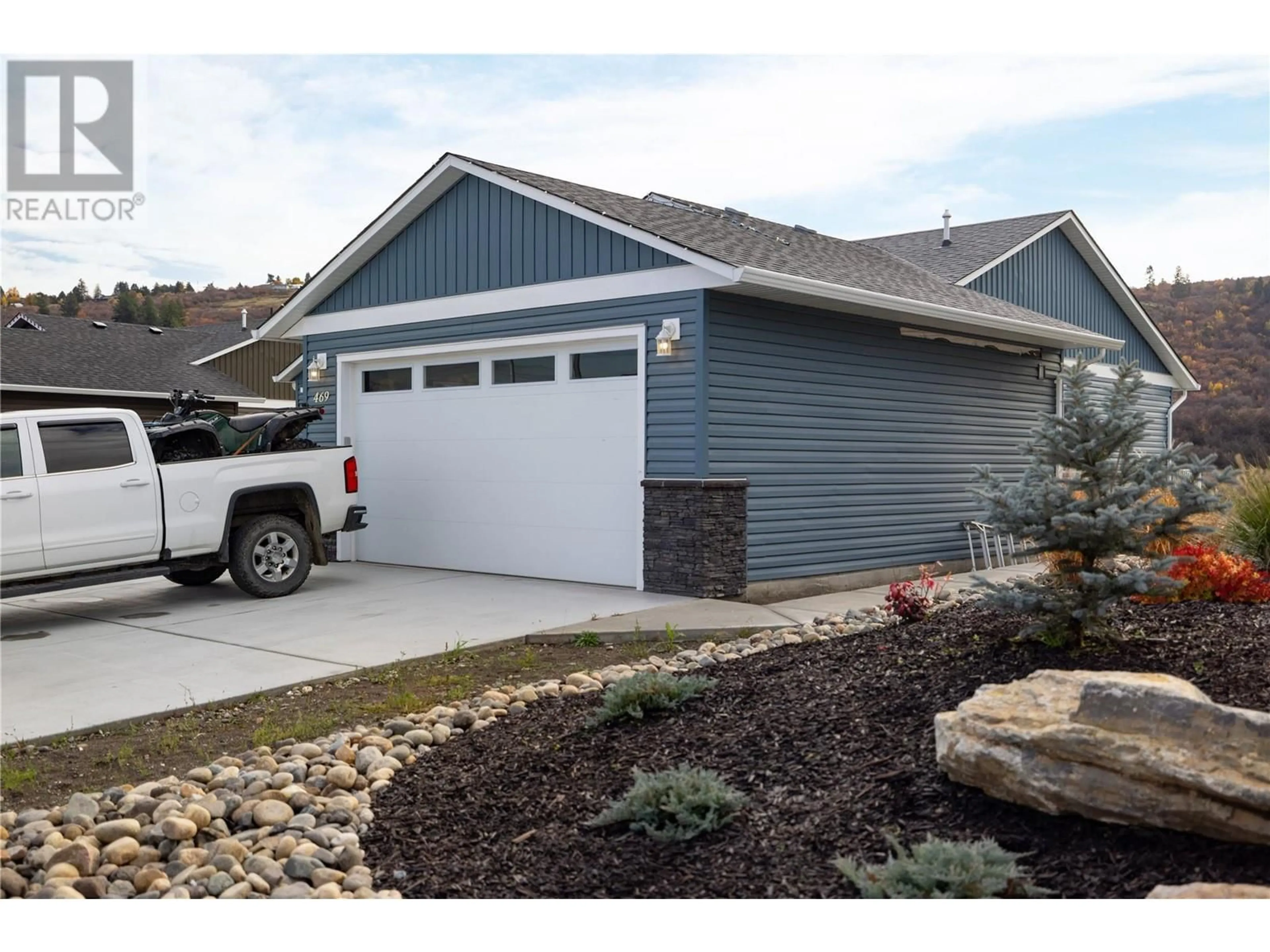 Indoor garage, cement floor for 469 4 Street, Vernon British Columbia V1H1Z1