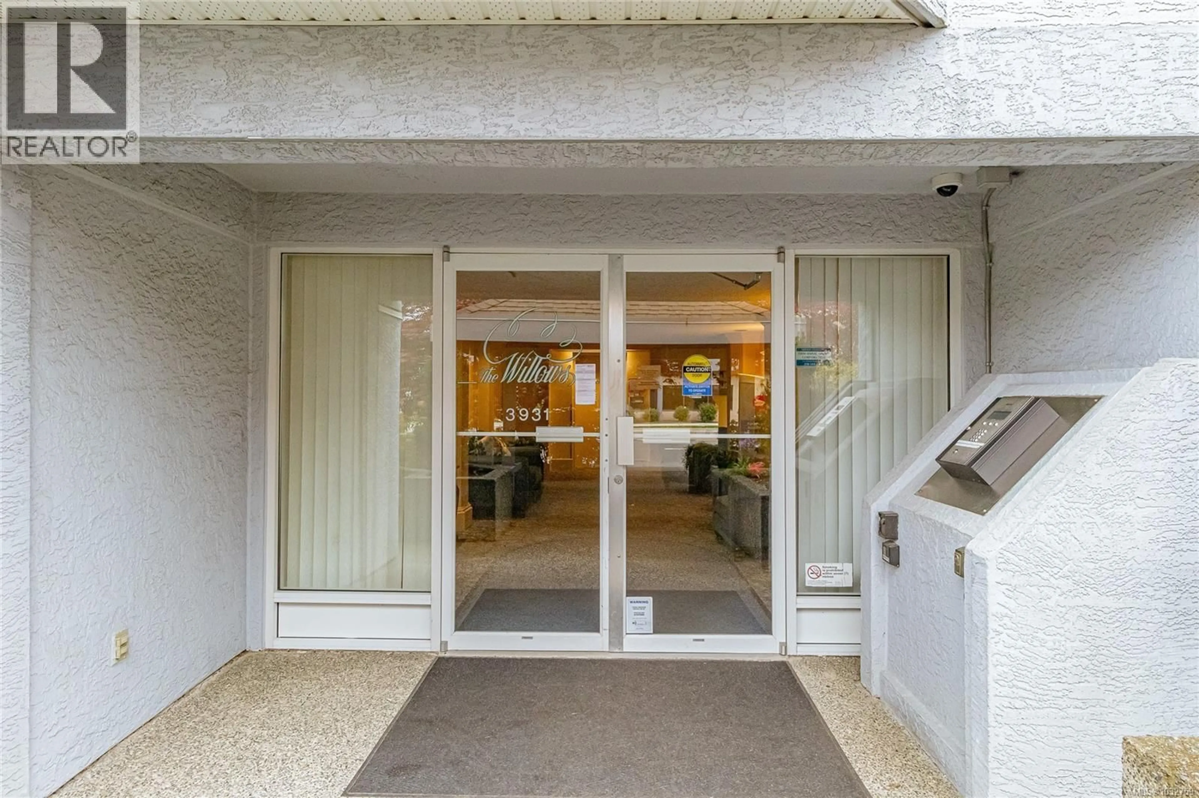 Indoor foyer for 208 - 3931 SHELBOURNE STREET, Saanich British Columbia V8P4H9
