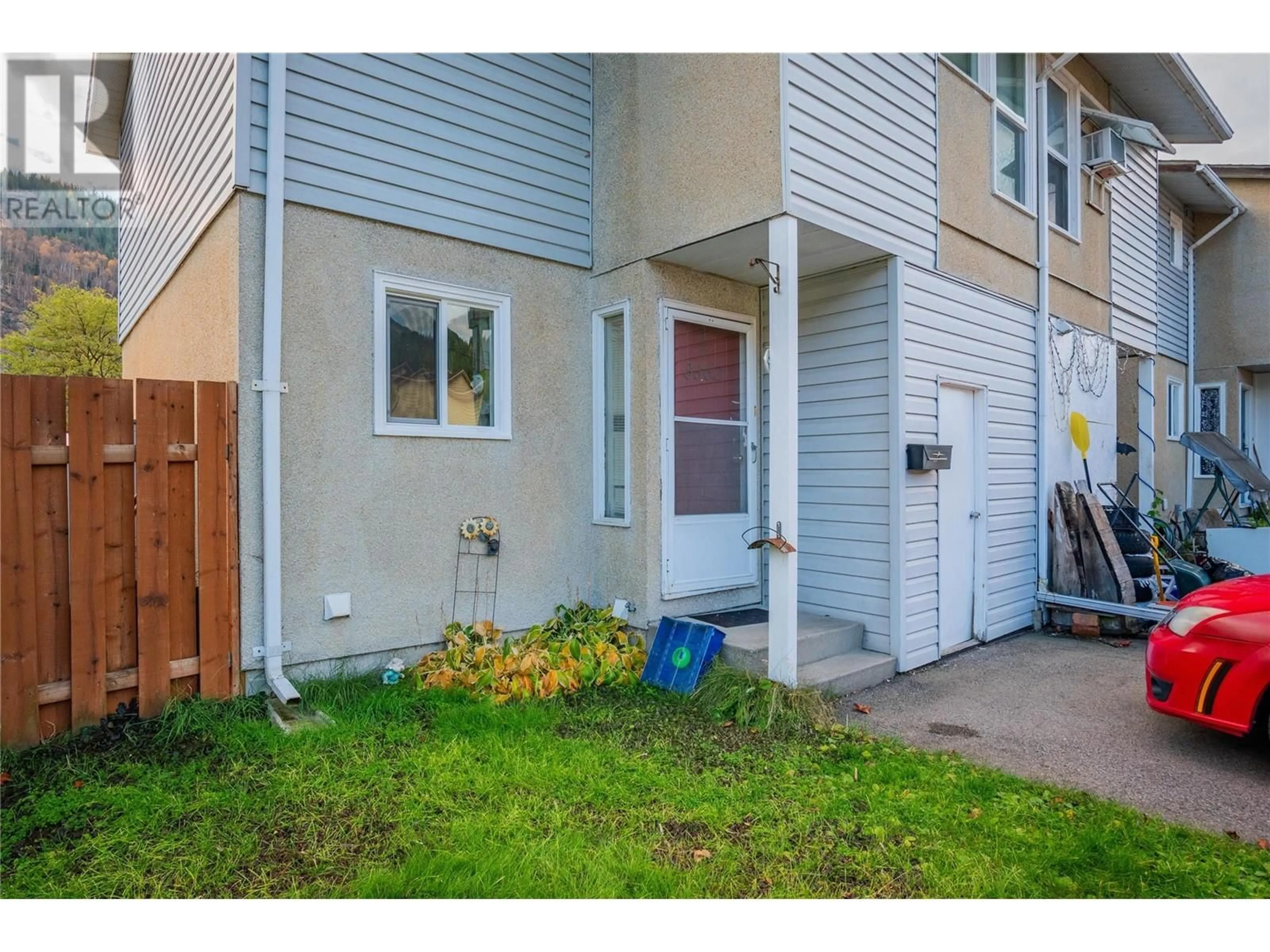 A pic from exterior of the house or condo for 3362 Laurel Crescent, Trail British Columbia V1R4M5