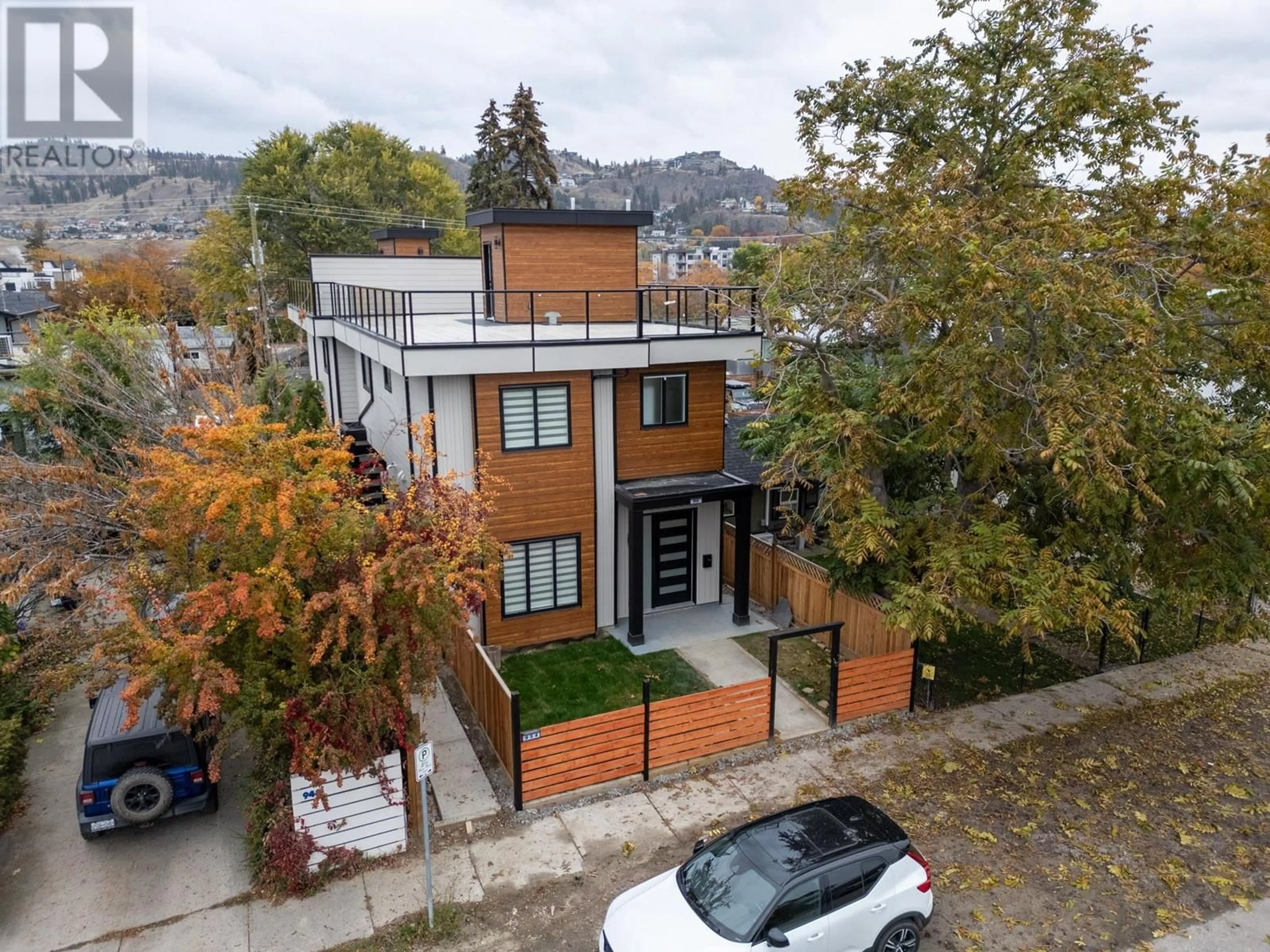 A pic from exterior of the house or condo, the street view for 956 Fuller Avenue, Kelowna British Columbia V1Y6X4