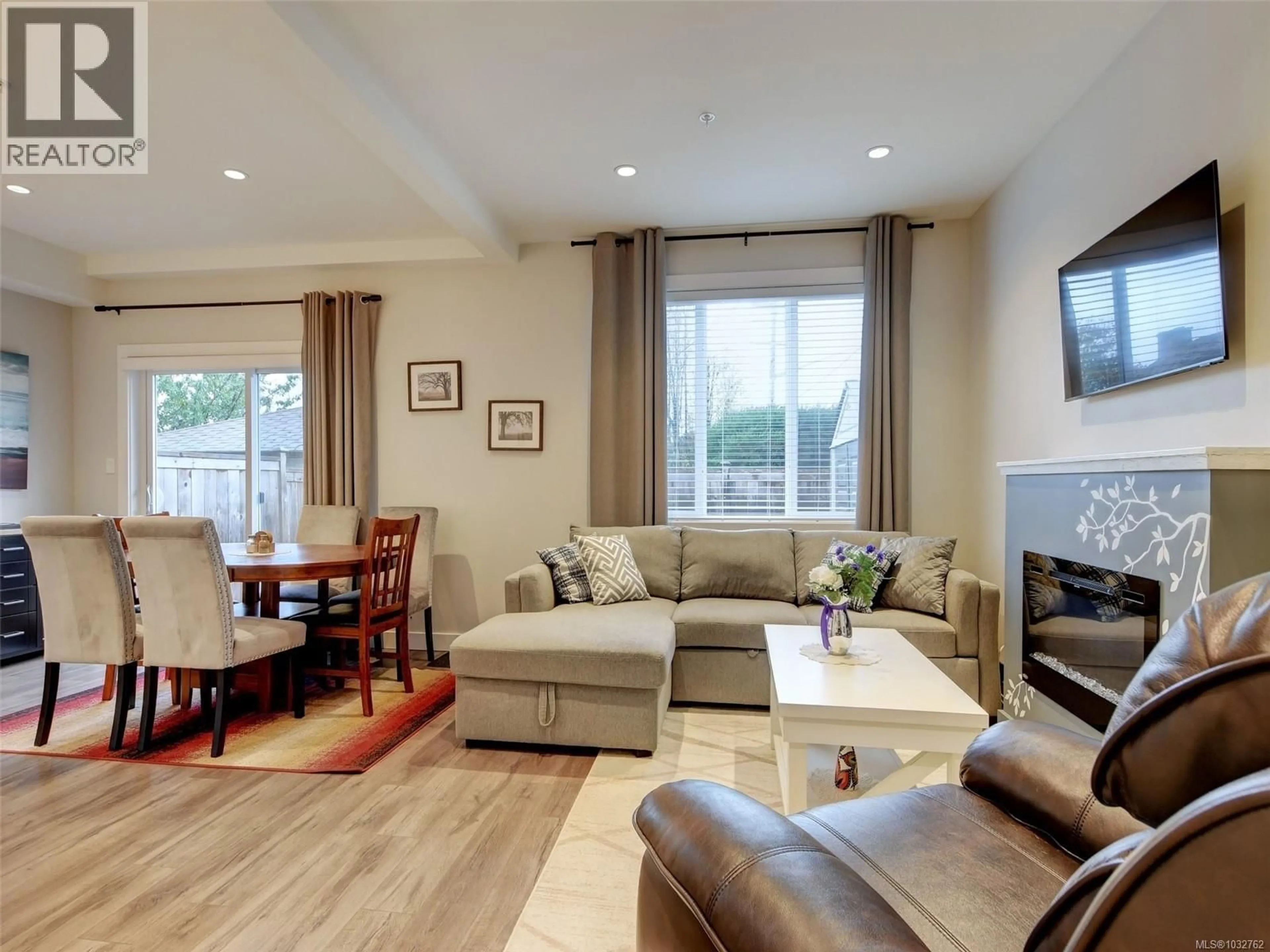 Living room with furniture, wood/laminate floor for 101 - 6717 AYRE ROAD, Sooke British Columbia V9Z0H1