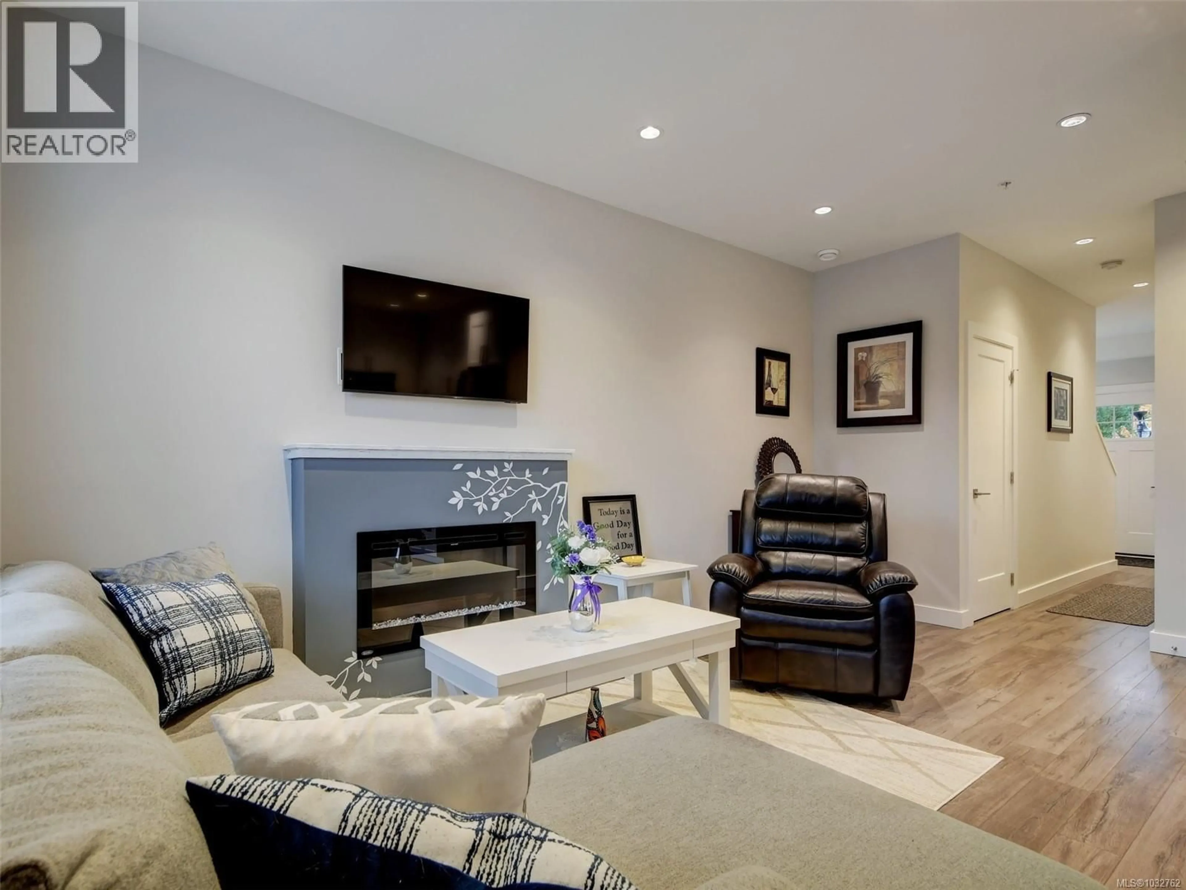 Living room with furniture, unknown for 101 - 6717 AYRE ROAD, Sooke British Columbia V9Z0H1