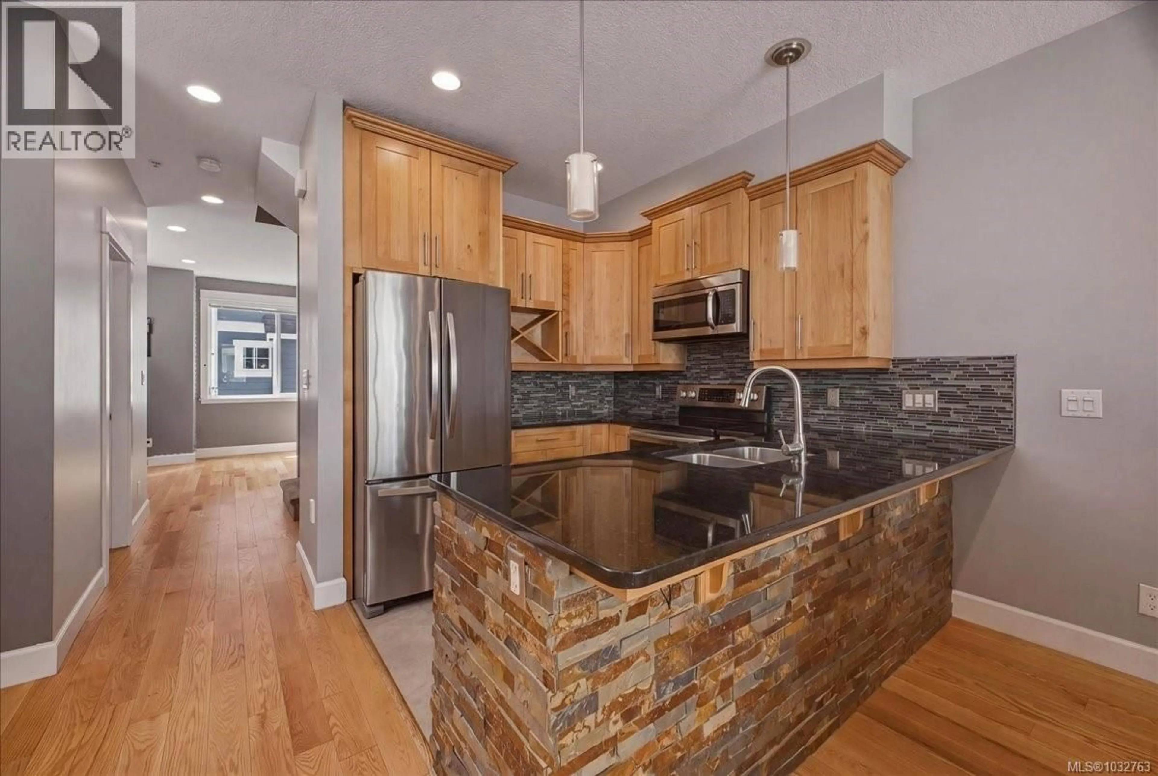 Open concept kitchen, ceramic/tile floor for 112 - 6057 DOUMONT ROAD, Nanaimo British Columbia V9T0G3