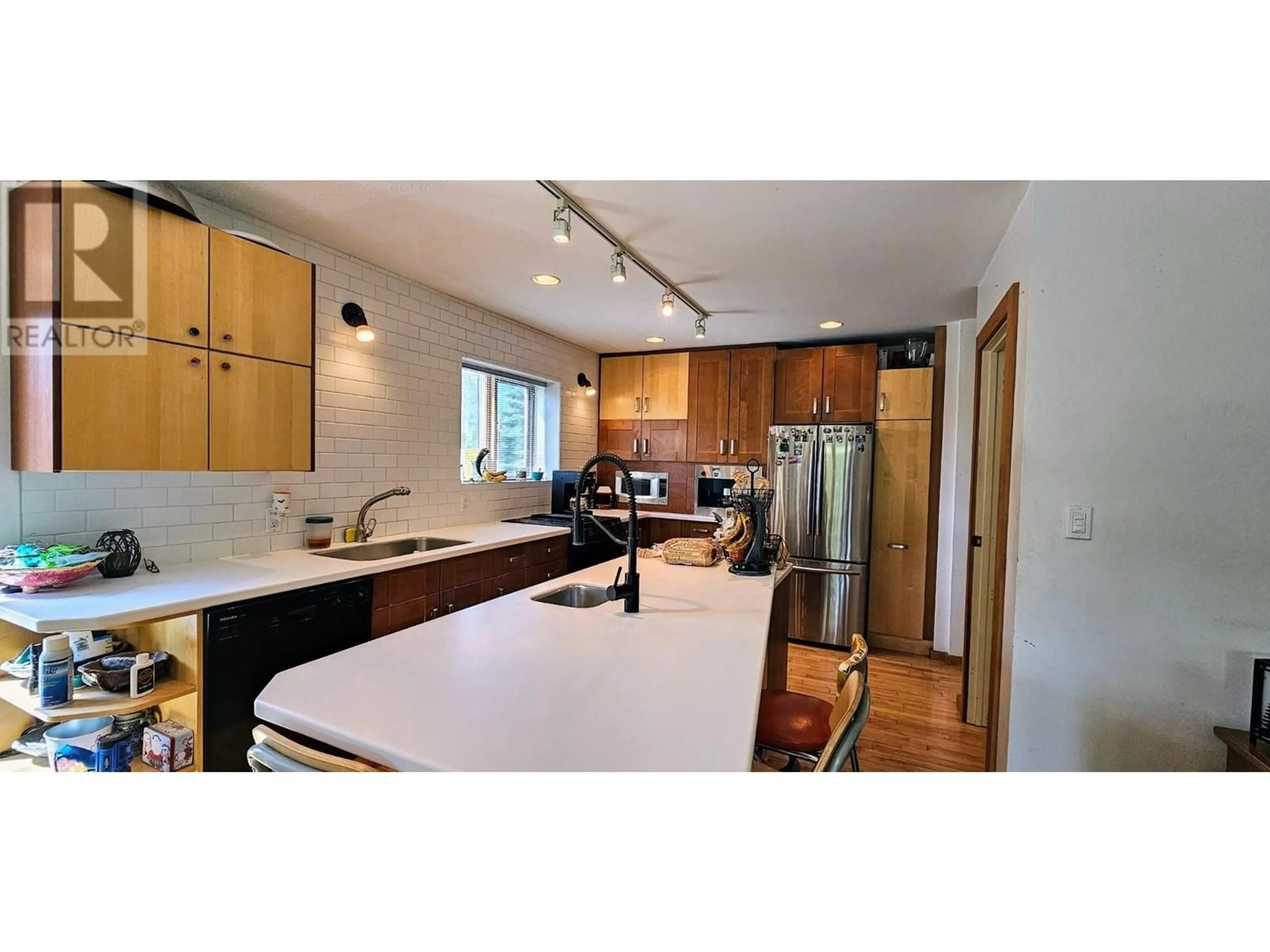 Kitchen, wood floors for 3560 ISLAND POND Road, Skookumchuck British Columbia V0B2E0