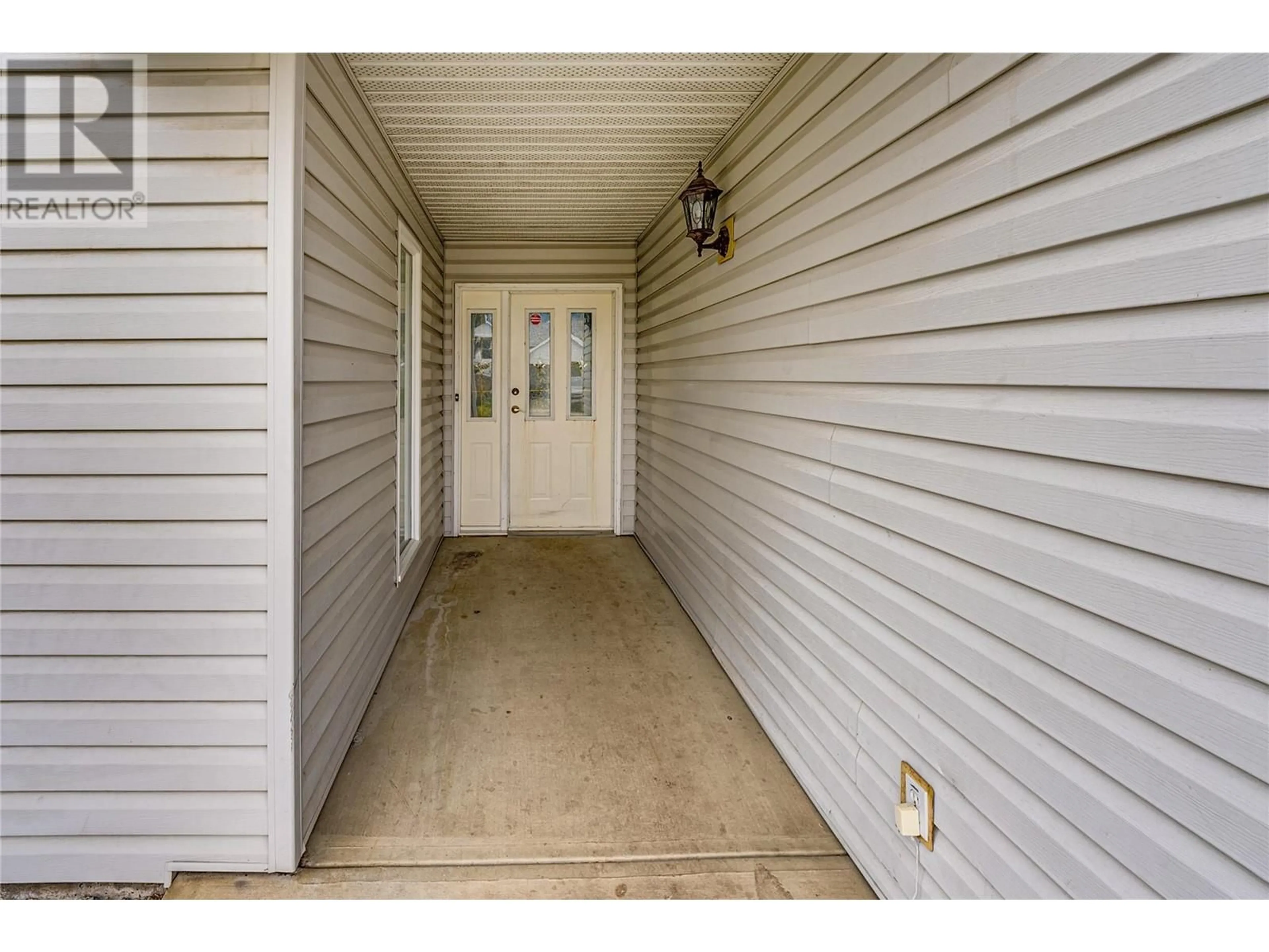 Indoor entryway, unknown floor for 1404 12 Street, Vernon British Columbia V1B2S6