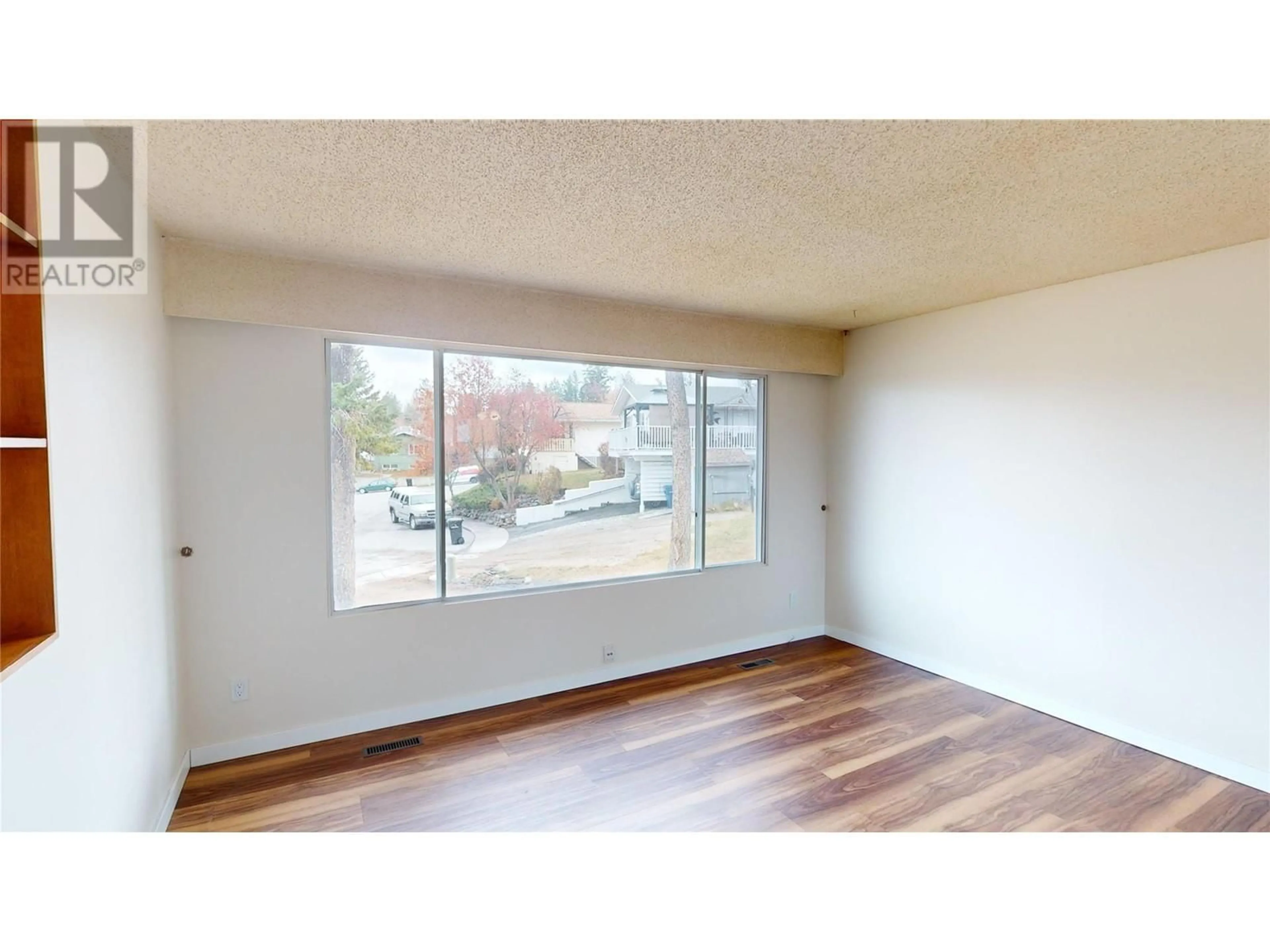 A pic of a room, wood floors for 1017 16th Avenue S, Cranbrook British Columbia V1C3A3