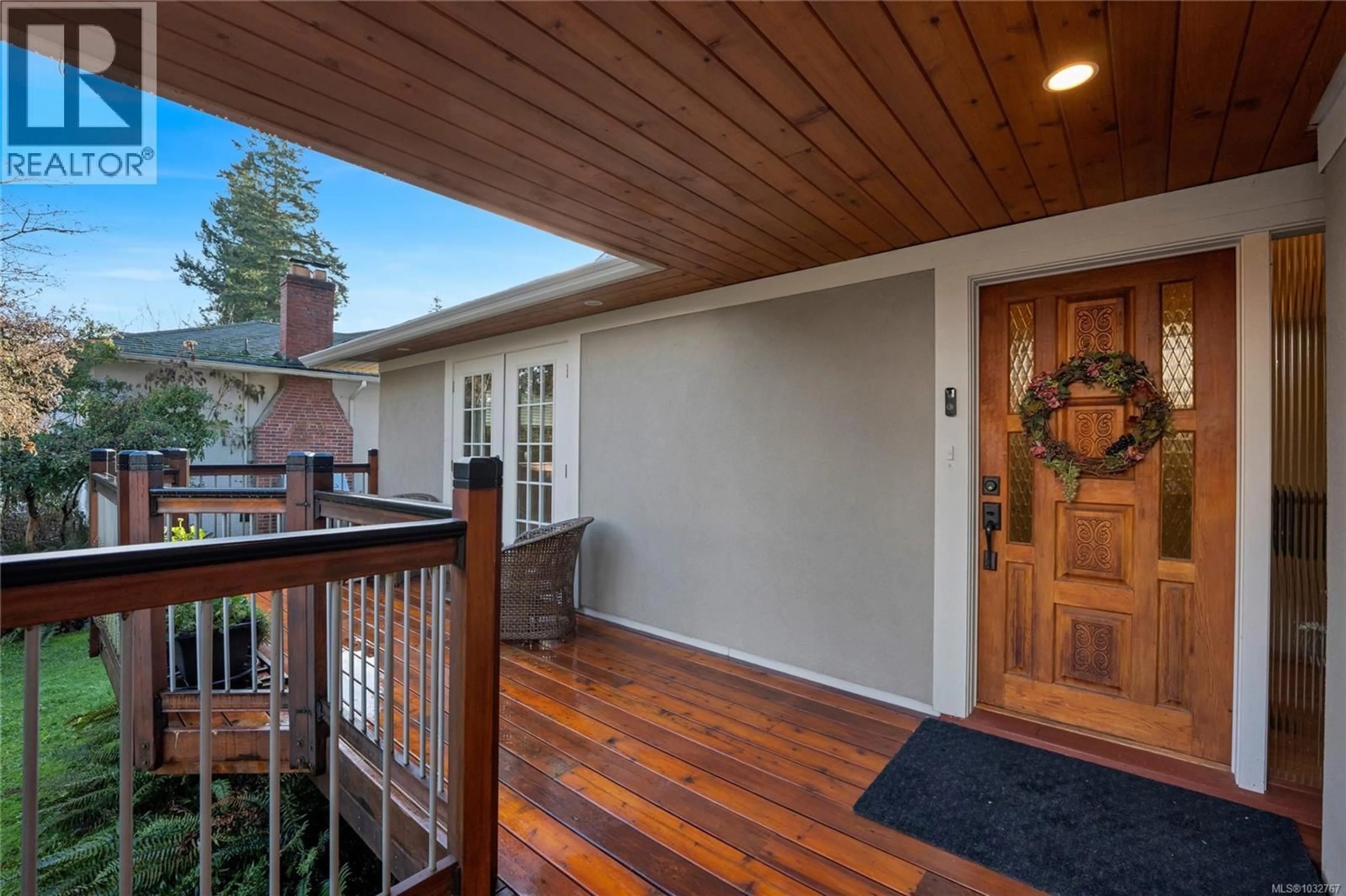 Indoor entryway for 2229 ARBUTUS ROAD, Saanich British Columbia V8N1V2