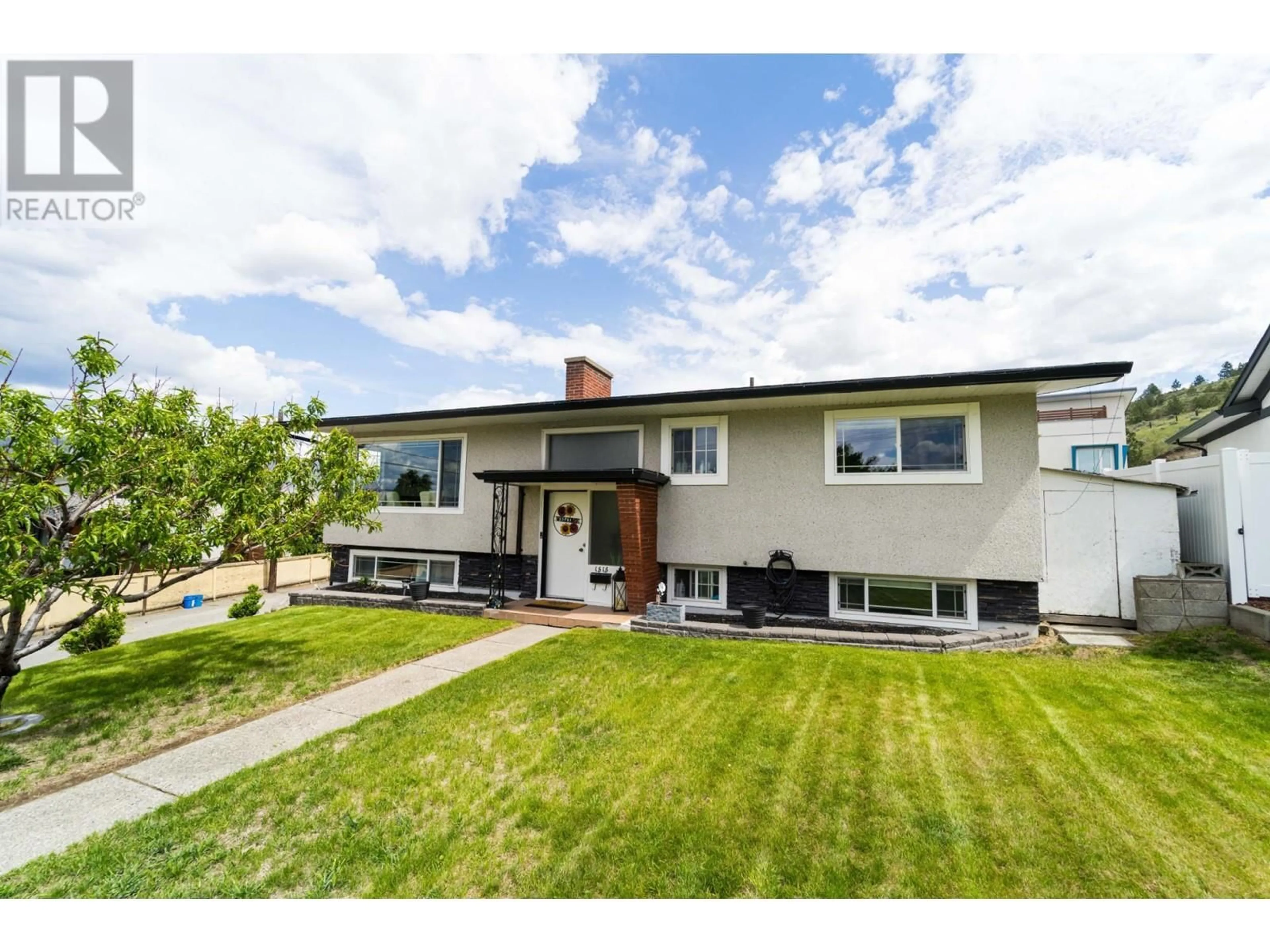 Frontside or backside of a home for 1515 Robinson Crescent Crescent, Kamloops British Columbia V2C3J2