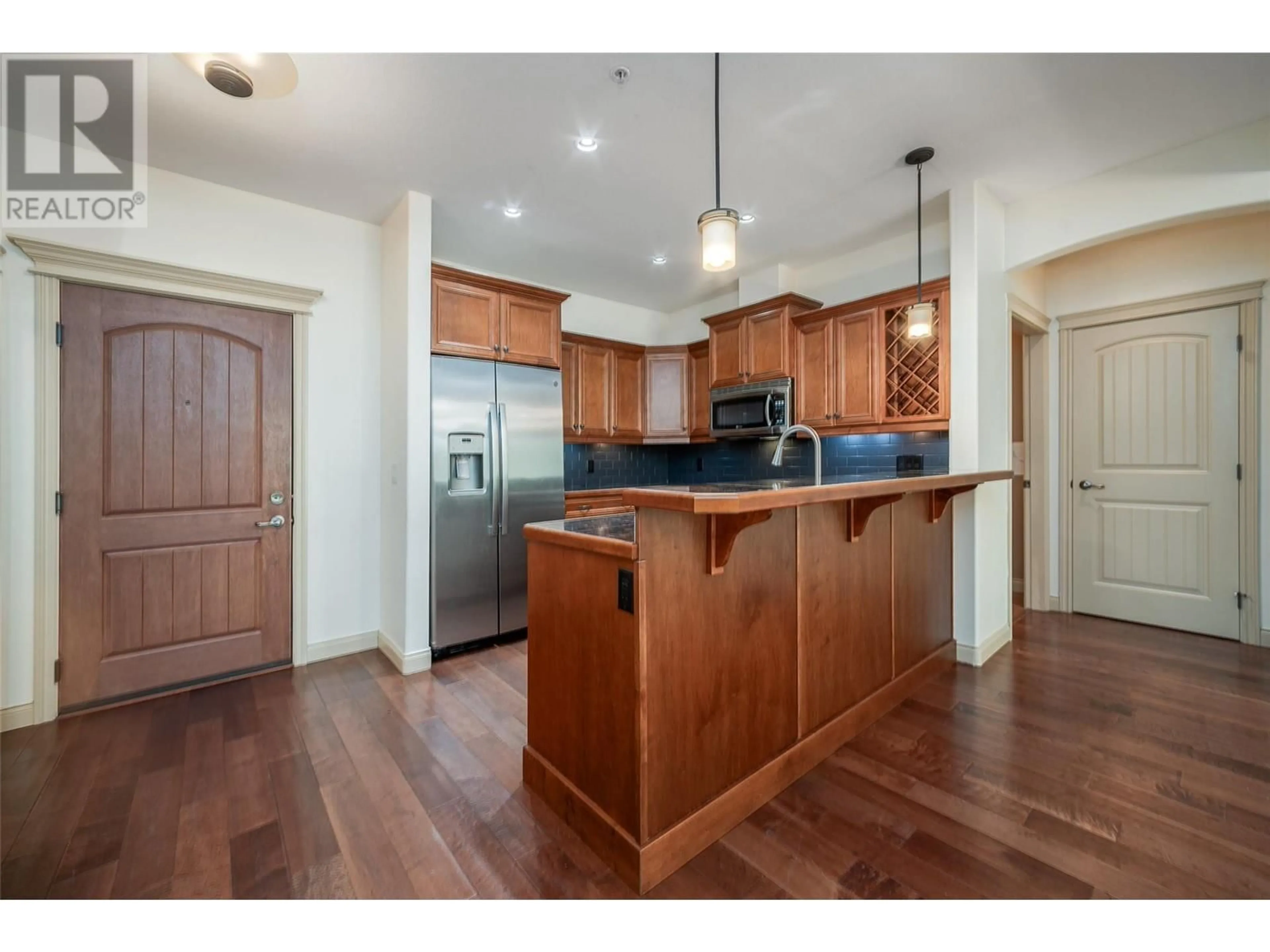 Open concept kitchen for 2770 Auburn Road Unit# 207, West Kelowna British Columbia V4T2C2