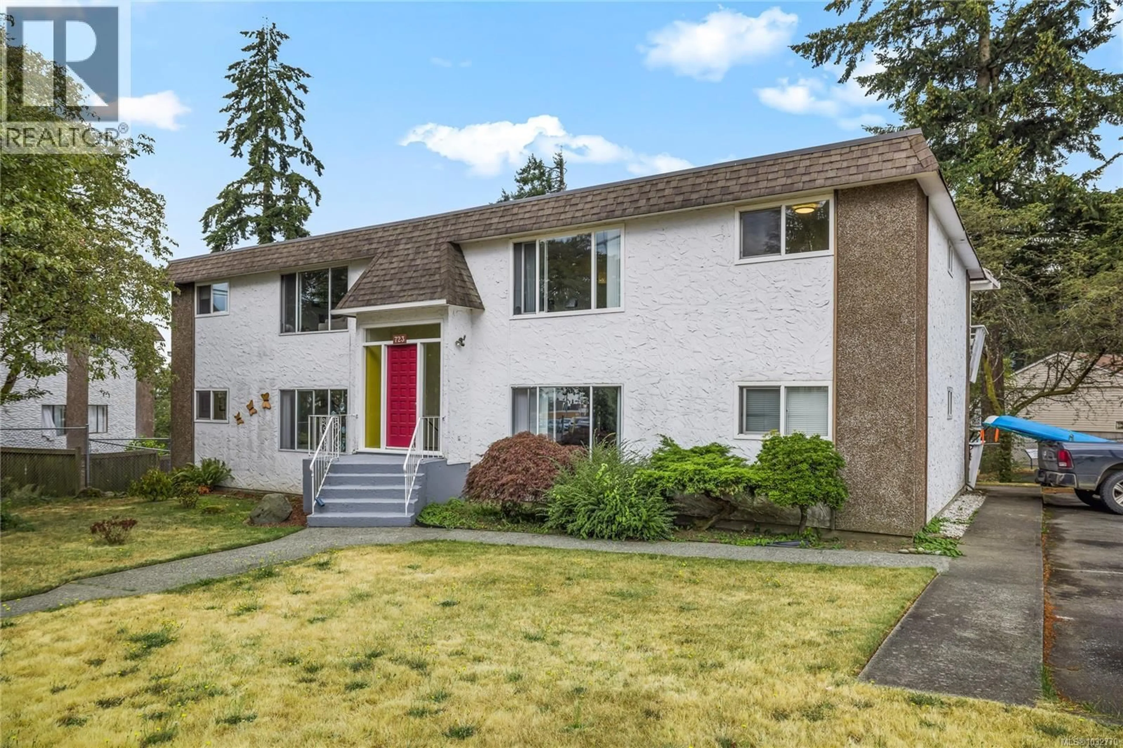 Home with vinyl exterior material, street for 723 NIGHTINGALE CRESCENT, Nanaimo British Columbia V9S2N7
