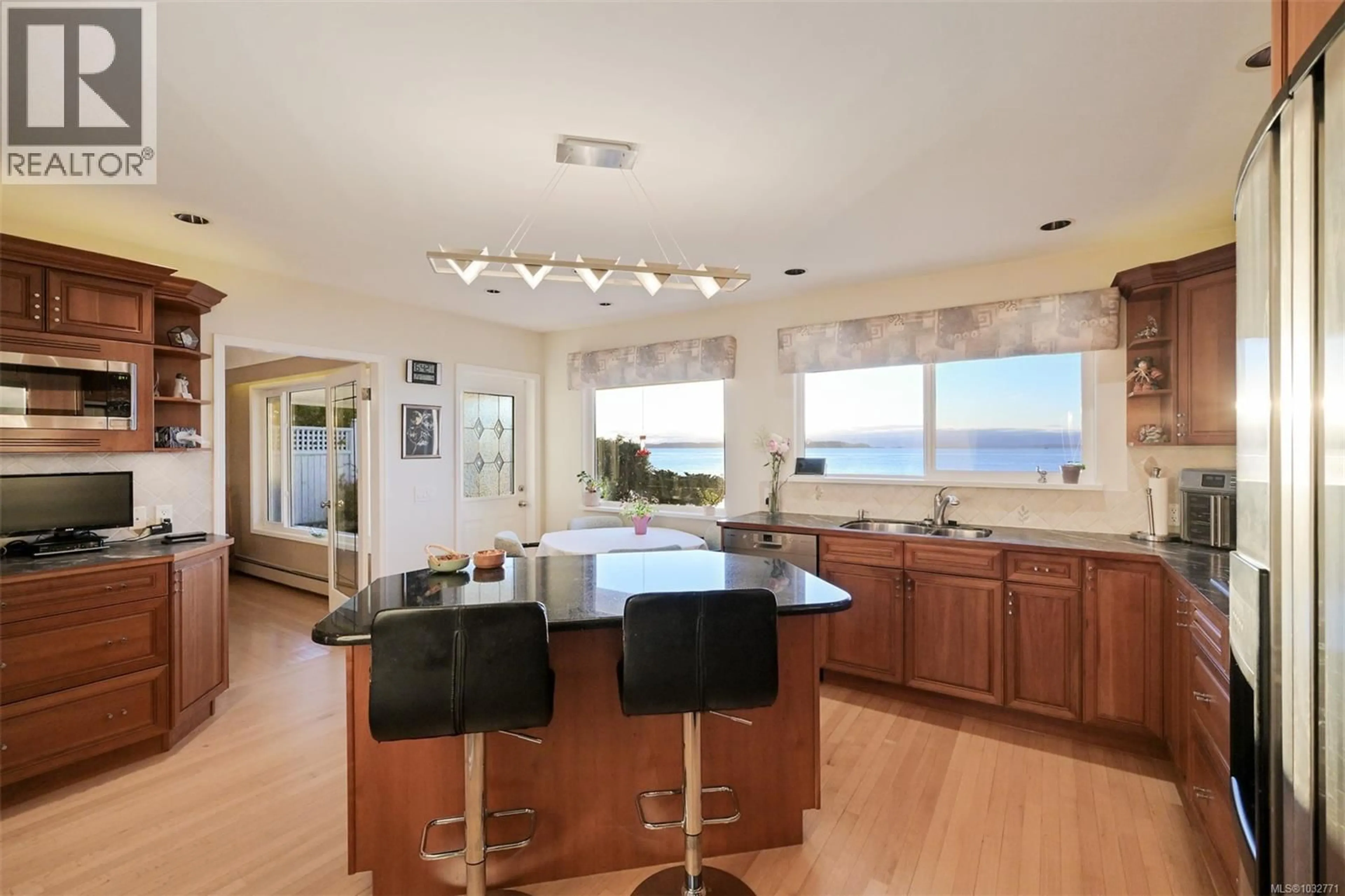 Open concept kitchen, unknown for 2543 SHOREACRES ROAD, Sidney British Columbia V8L2E3