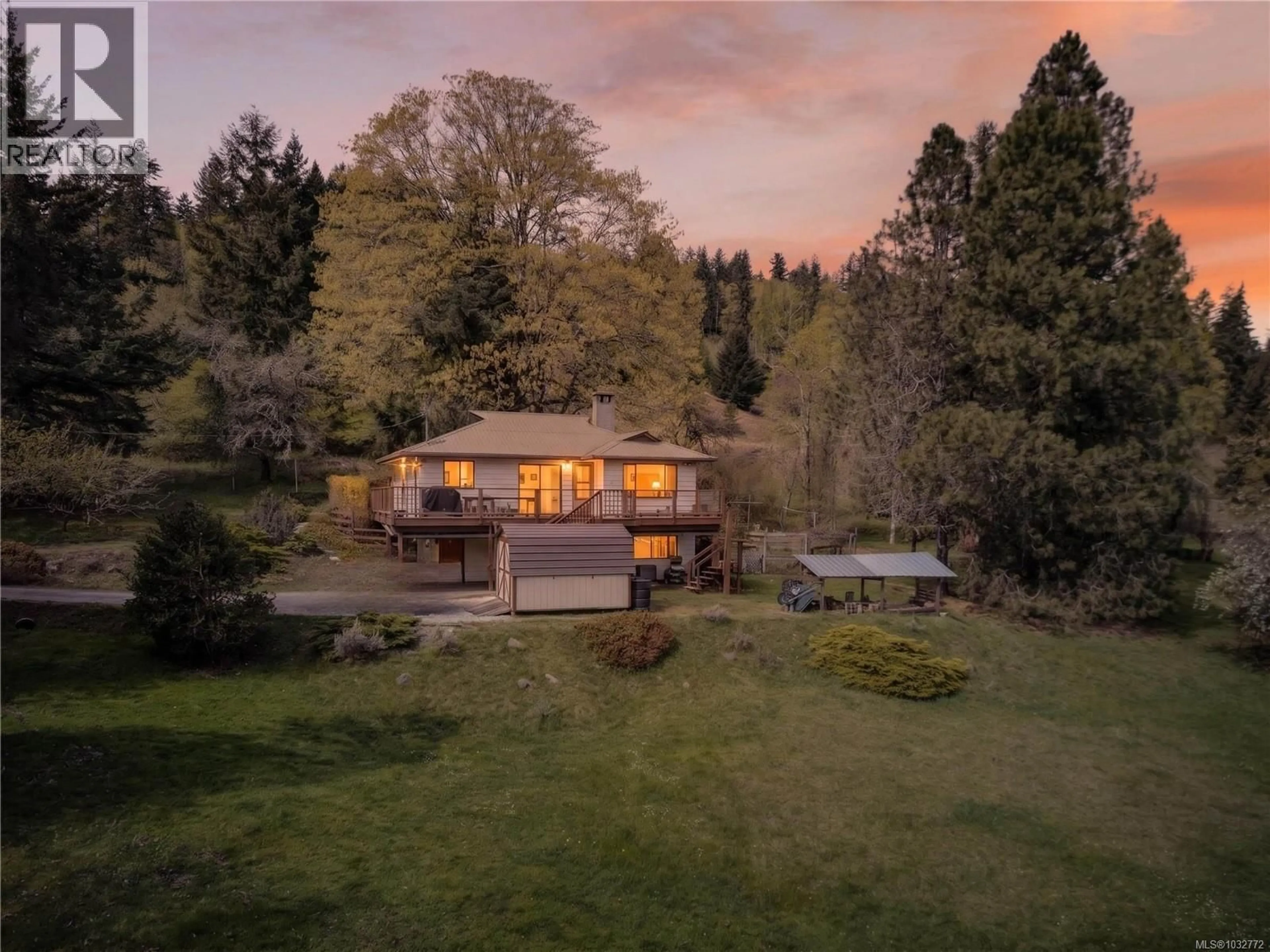 A pic from outside/outdoor area/front of a property/back of a property/a pic from drone, unknown for 456 DUKES ROAD, Salt Spring British Columbia V8K2B6